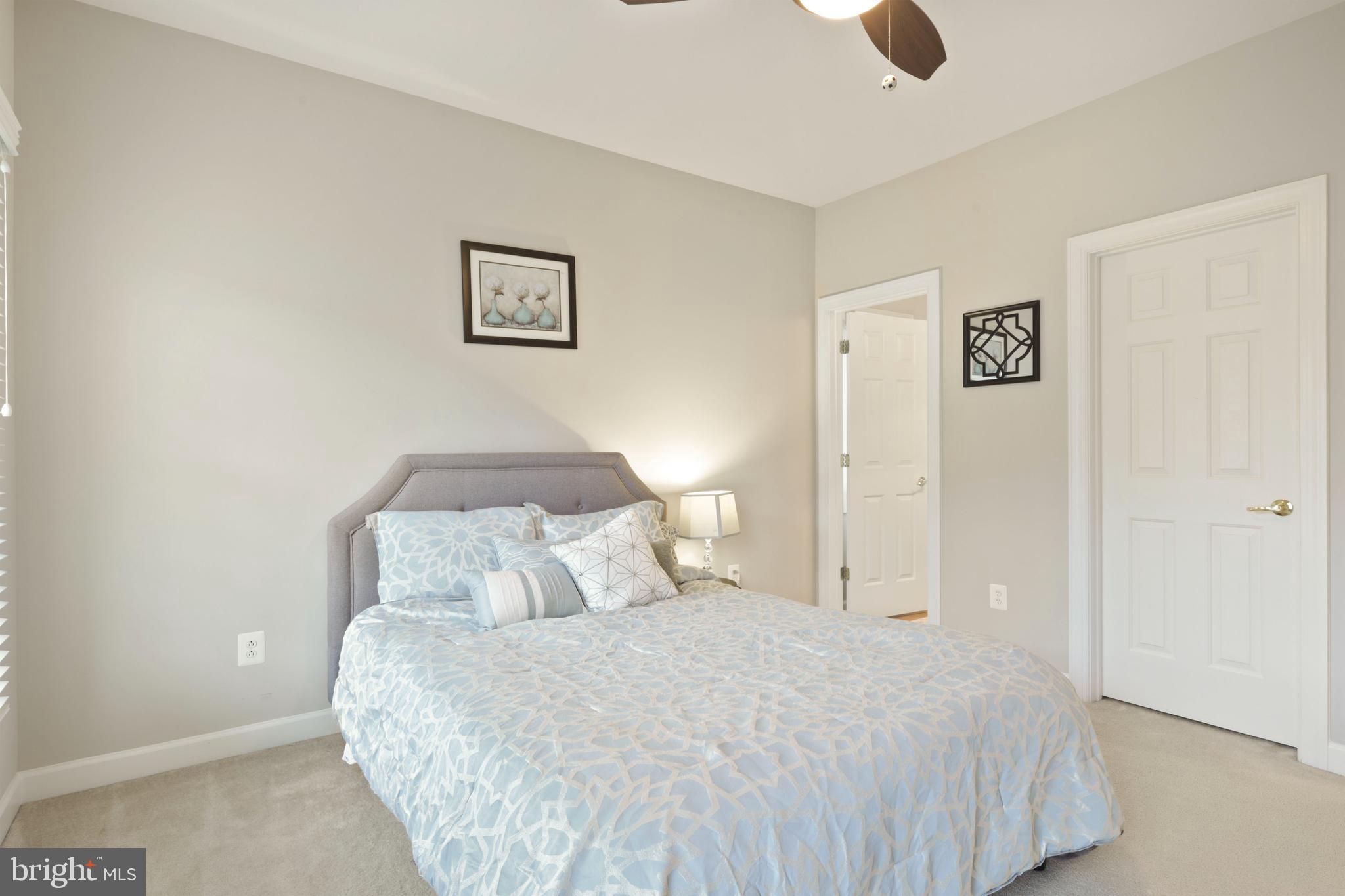 WINDSOR KNOLLS - Residential