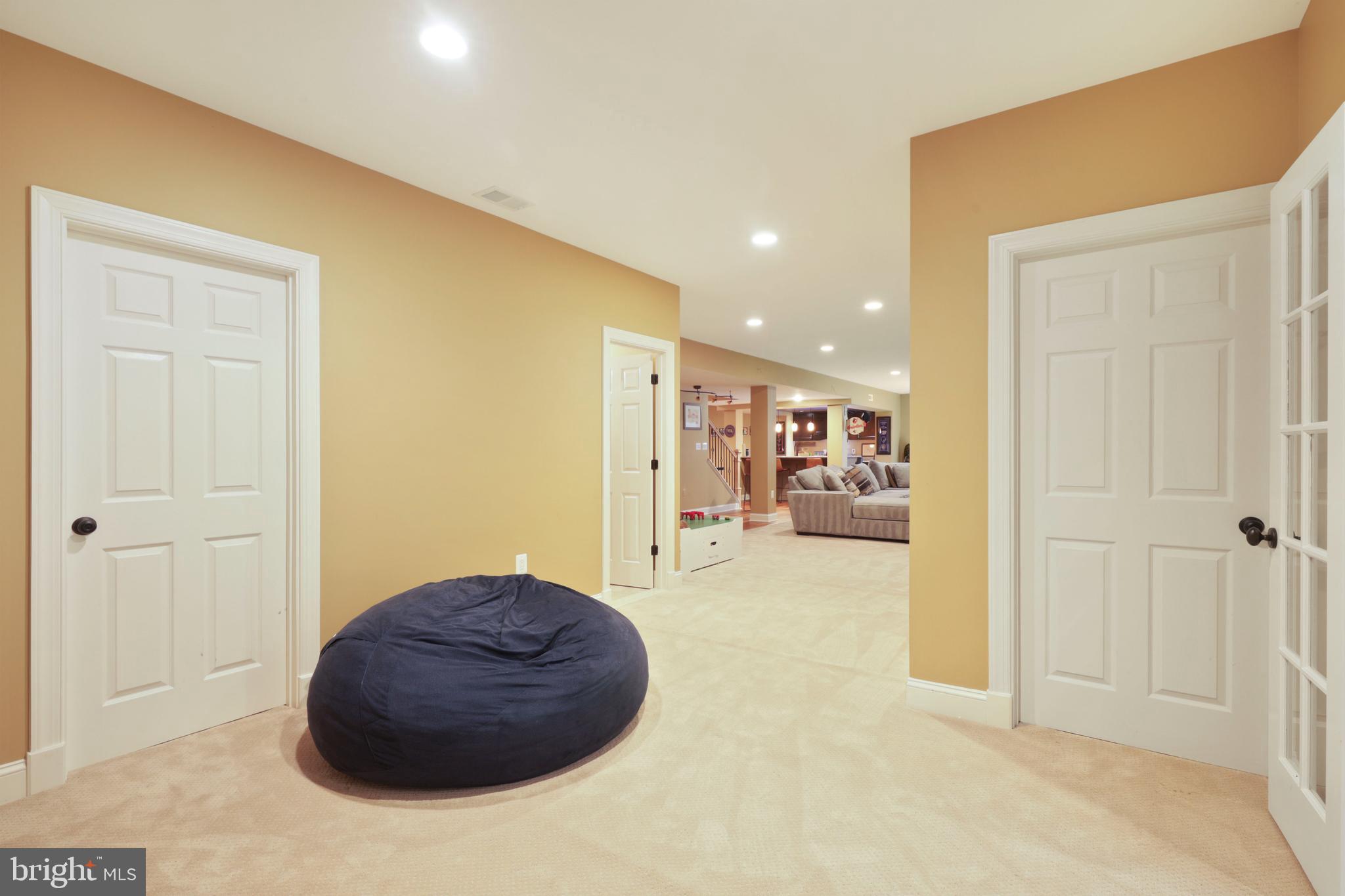 WINDSOR KNOLLS - Residential