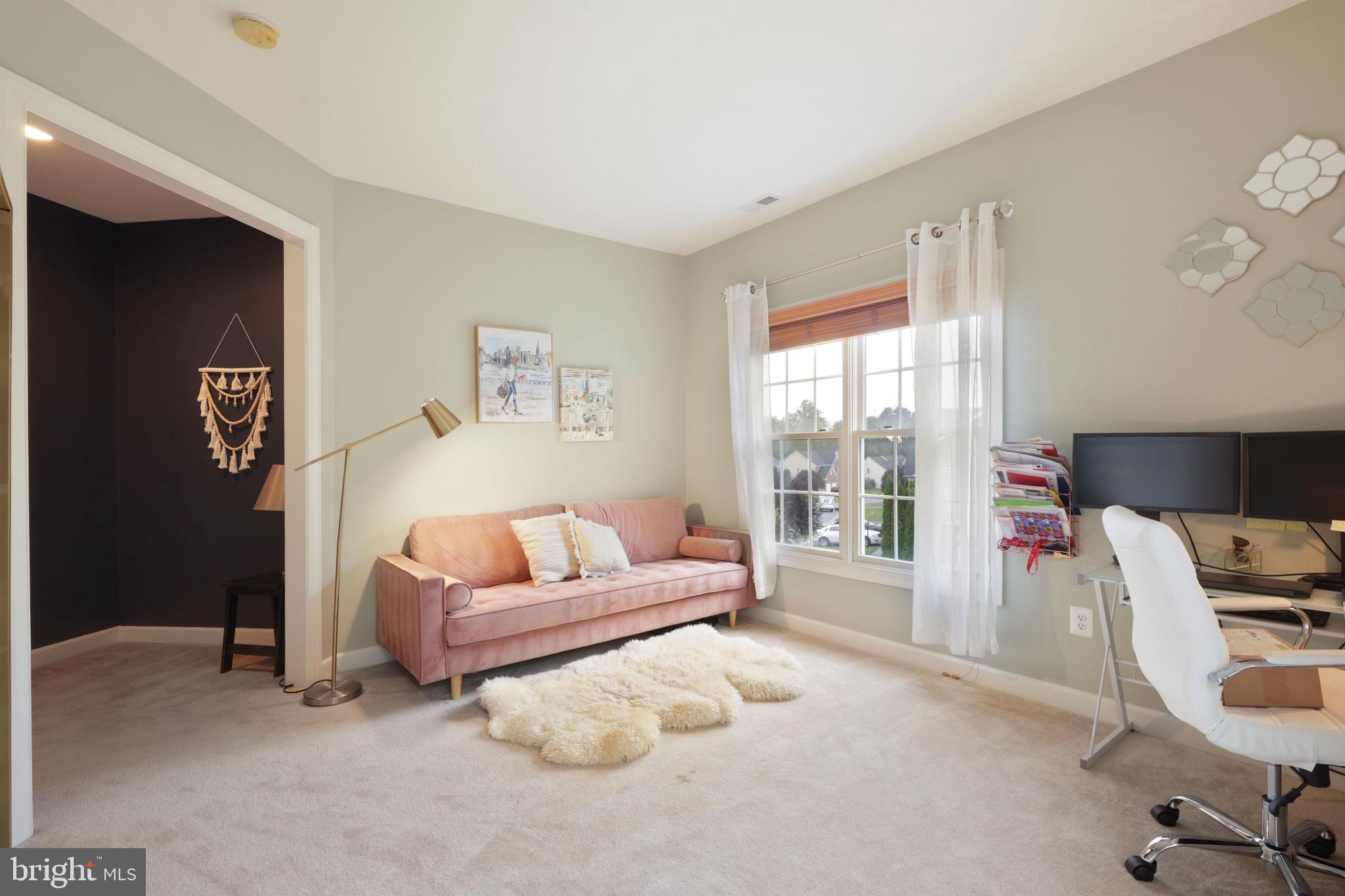 WINDSOR KNOLLS - Residential