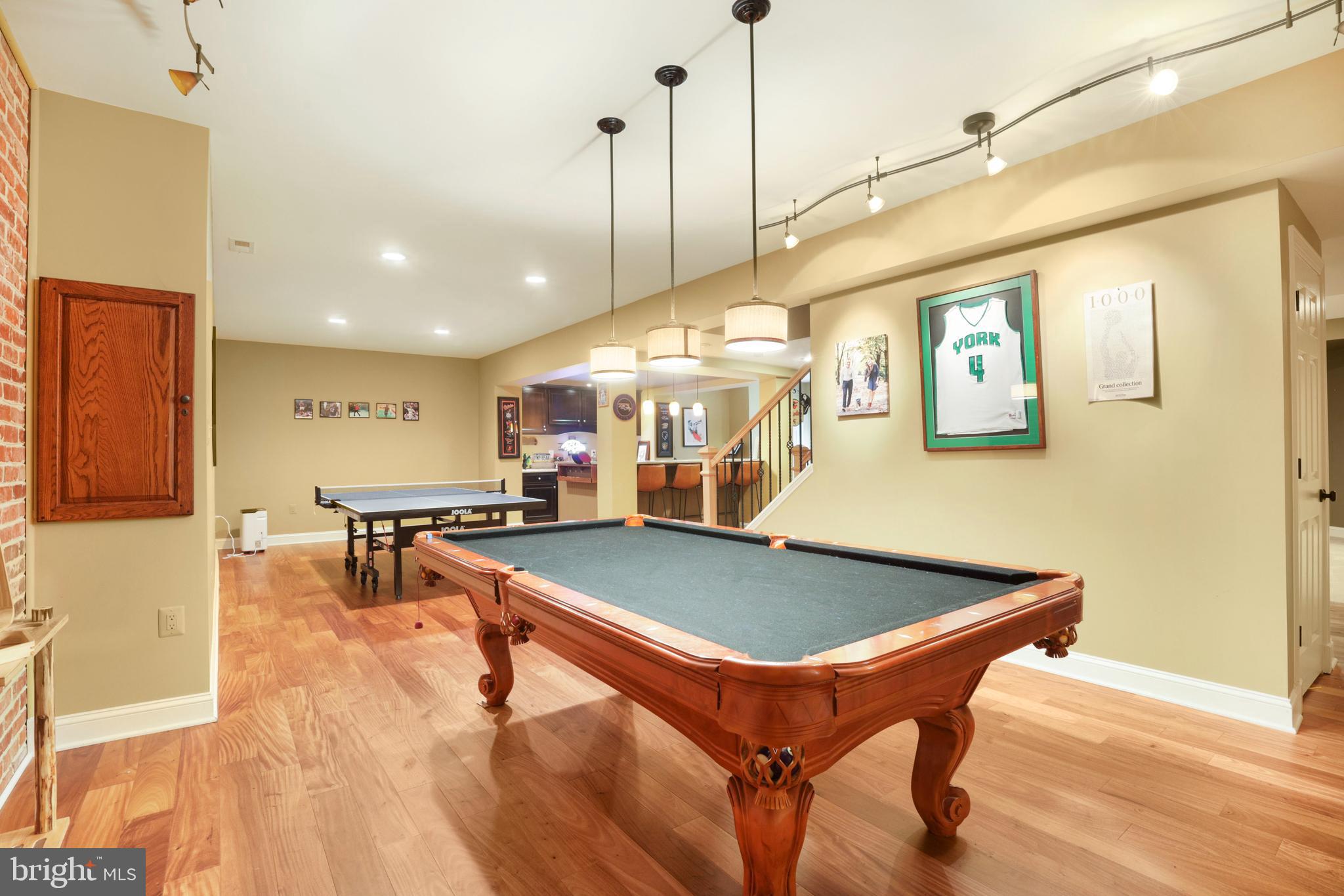 WINDSOR KNOLLS - Residential