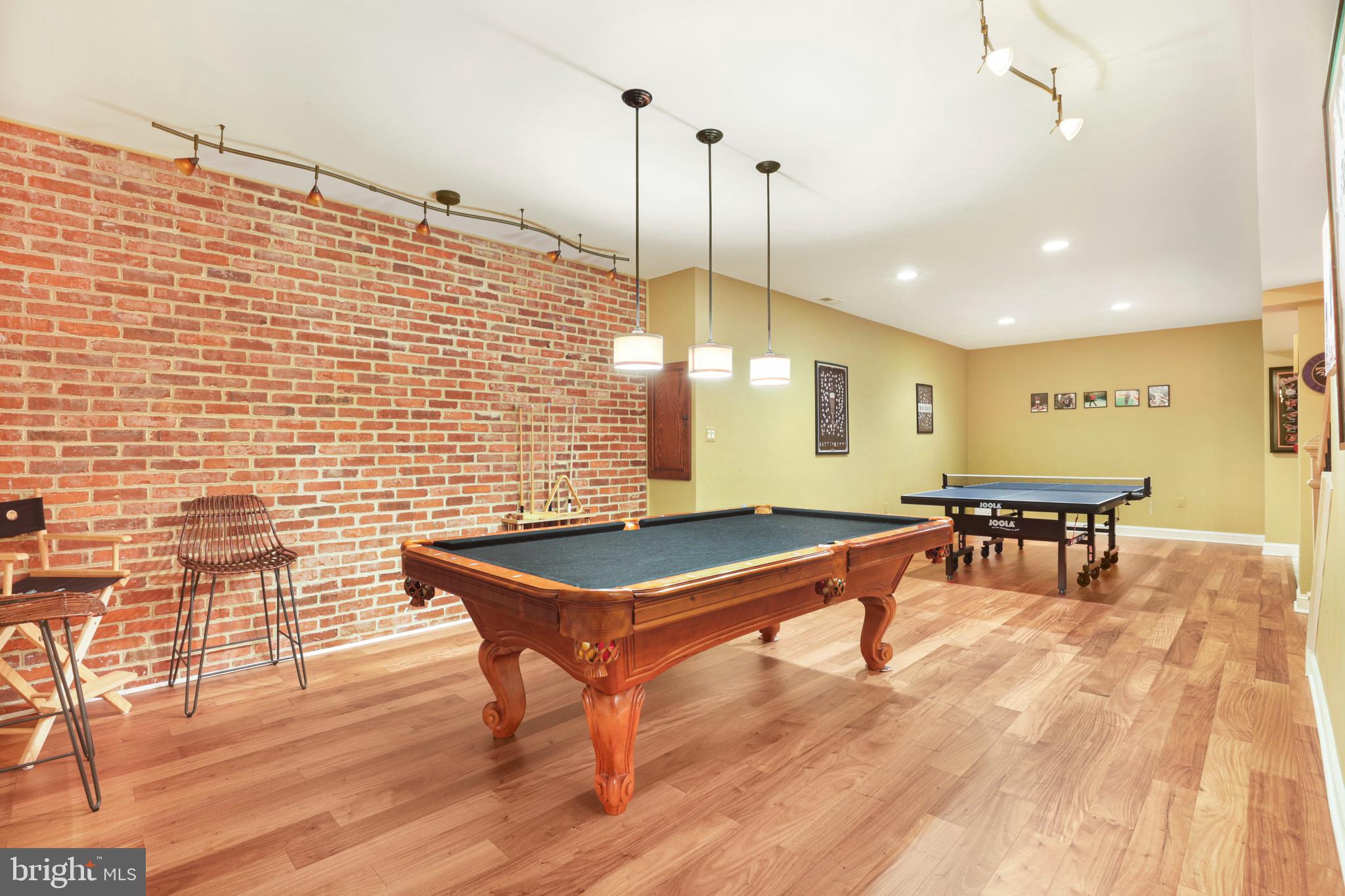 WINDSOR KNOLLS - Residential