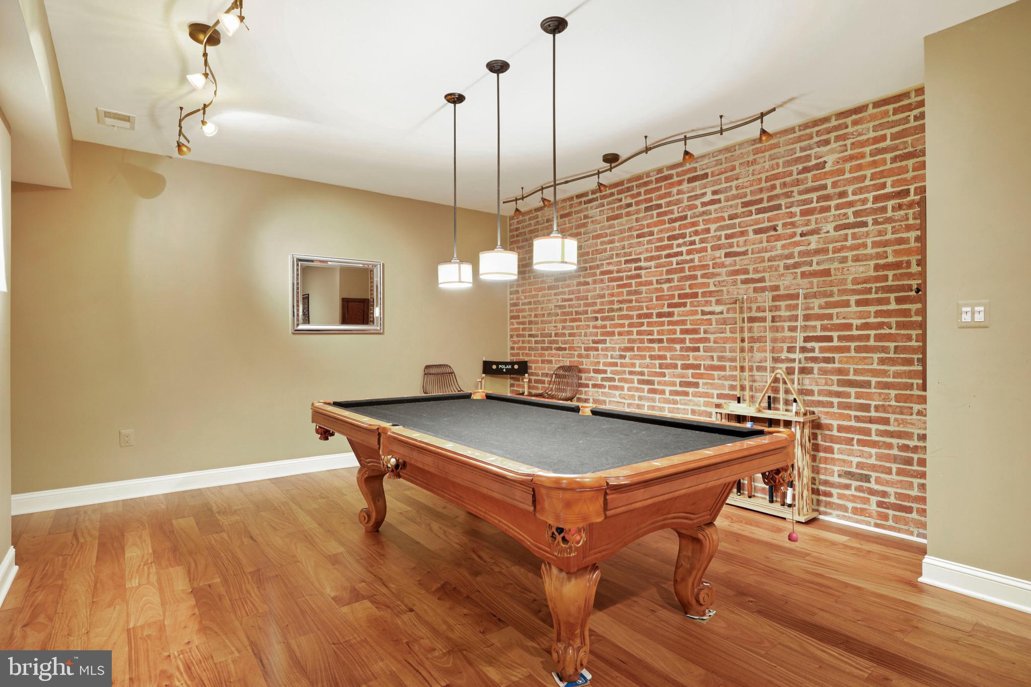 WINDSOR KNOLLS - Residential