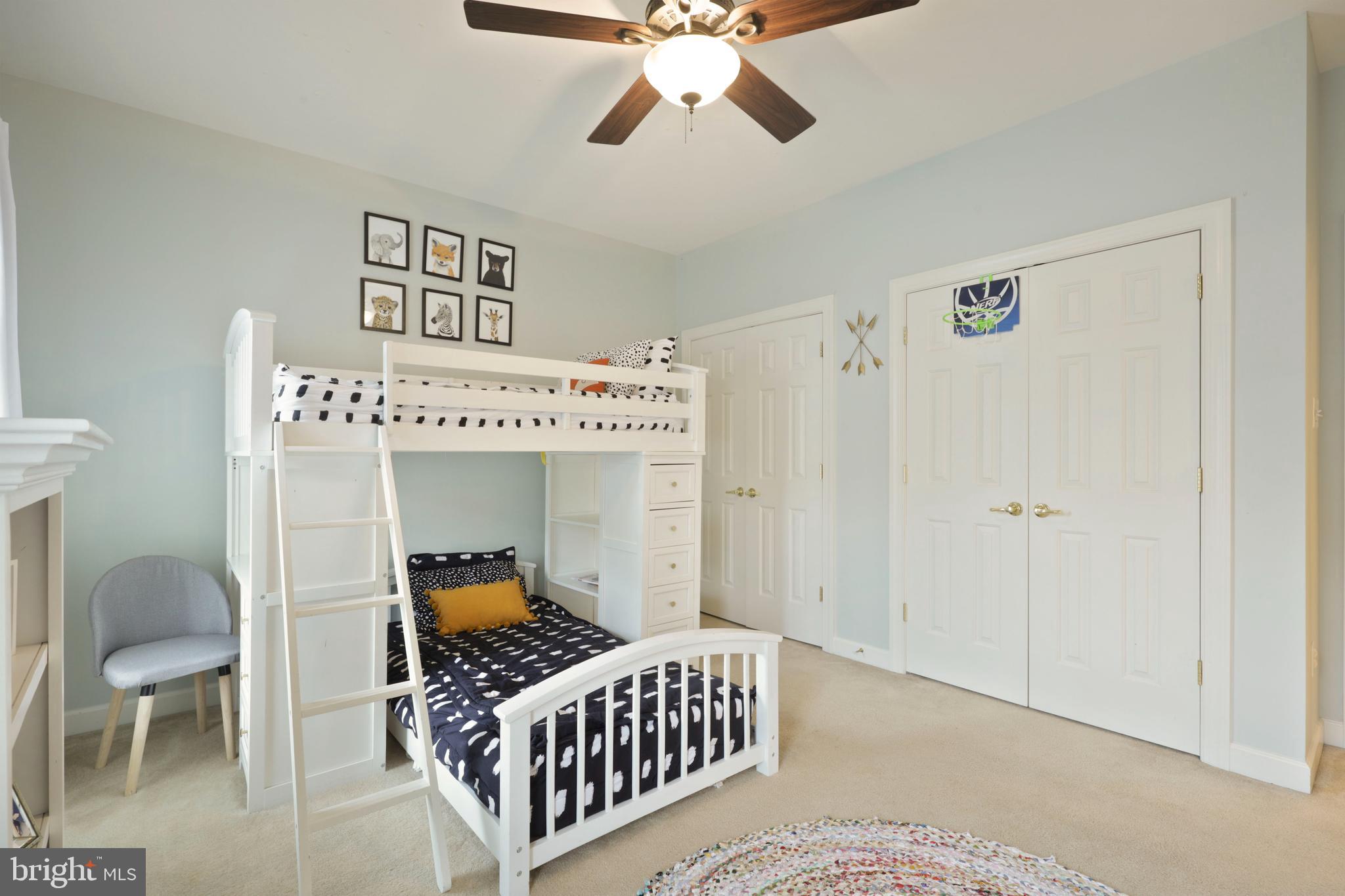 WINDSOR KNOLLS - Residential