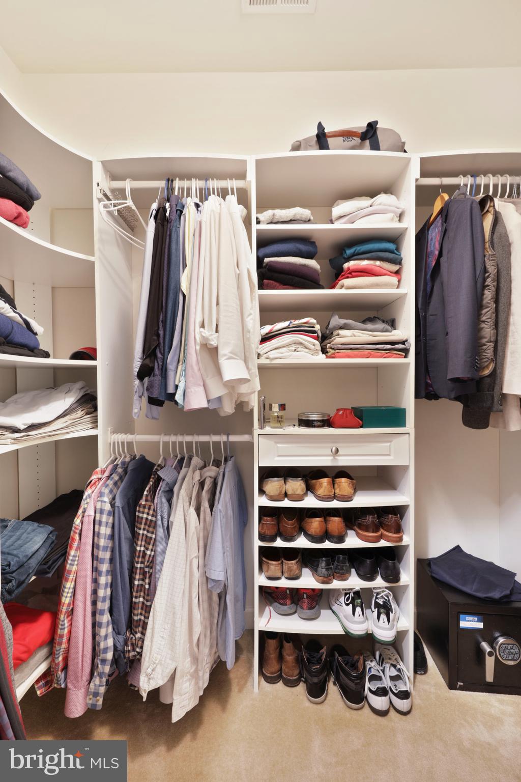 WINDSOR KNOLLS - Residential