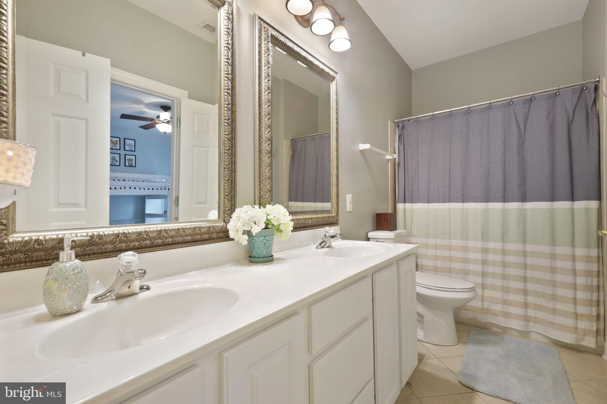 WINDSOR KNOLLS - Residential