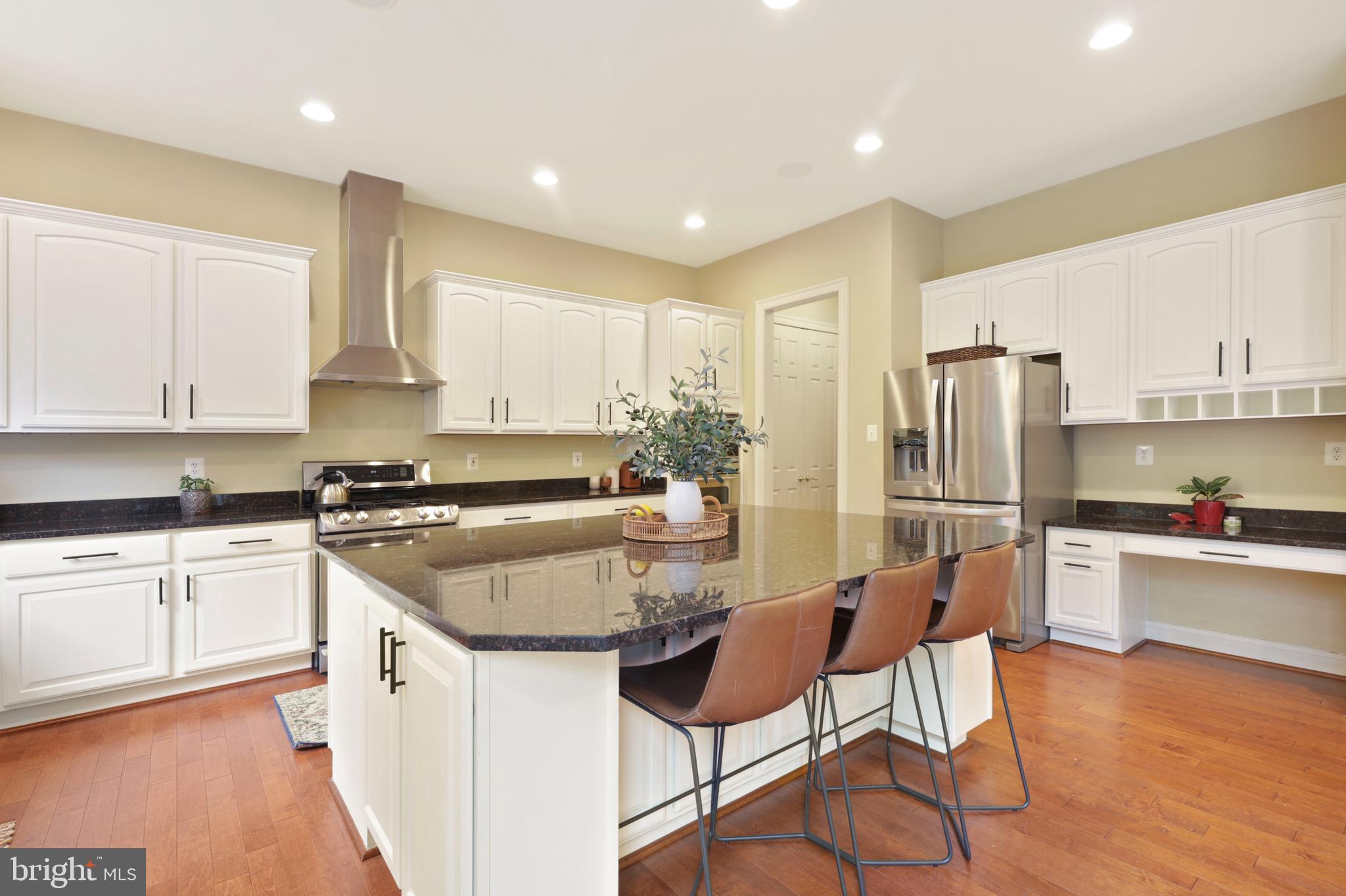 WINDSOR KNOLLS - Residential