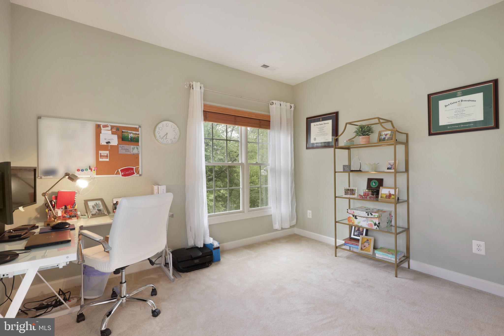 WINDSOR KNOLLS - Residential