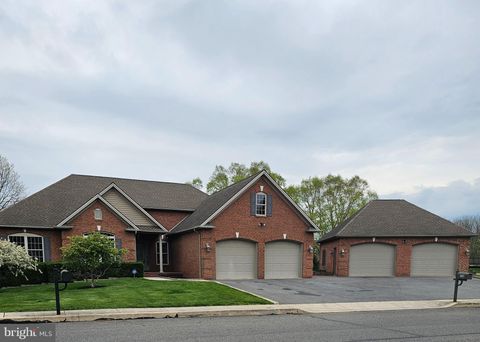 344 MOSS SPRING AVENUE GREENCASTLE PA 17225