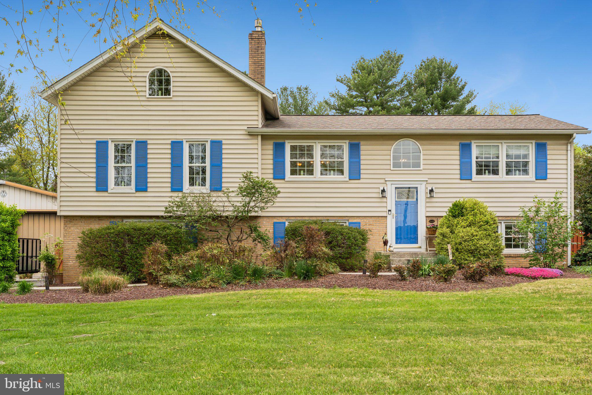 8400 LASSIE COURT W