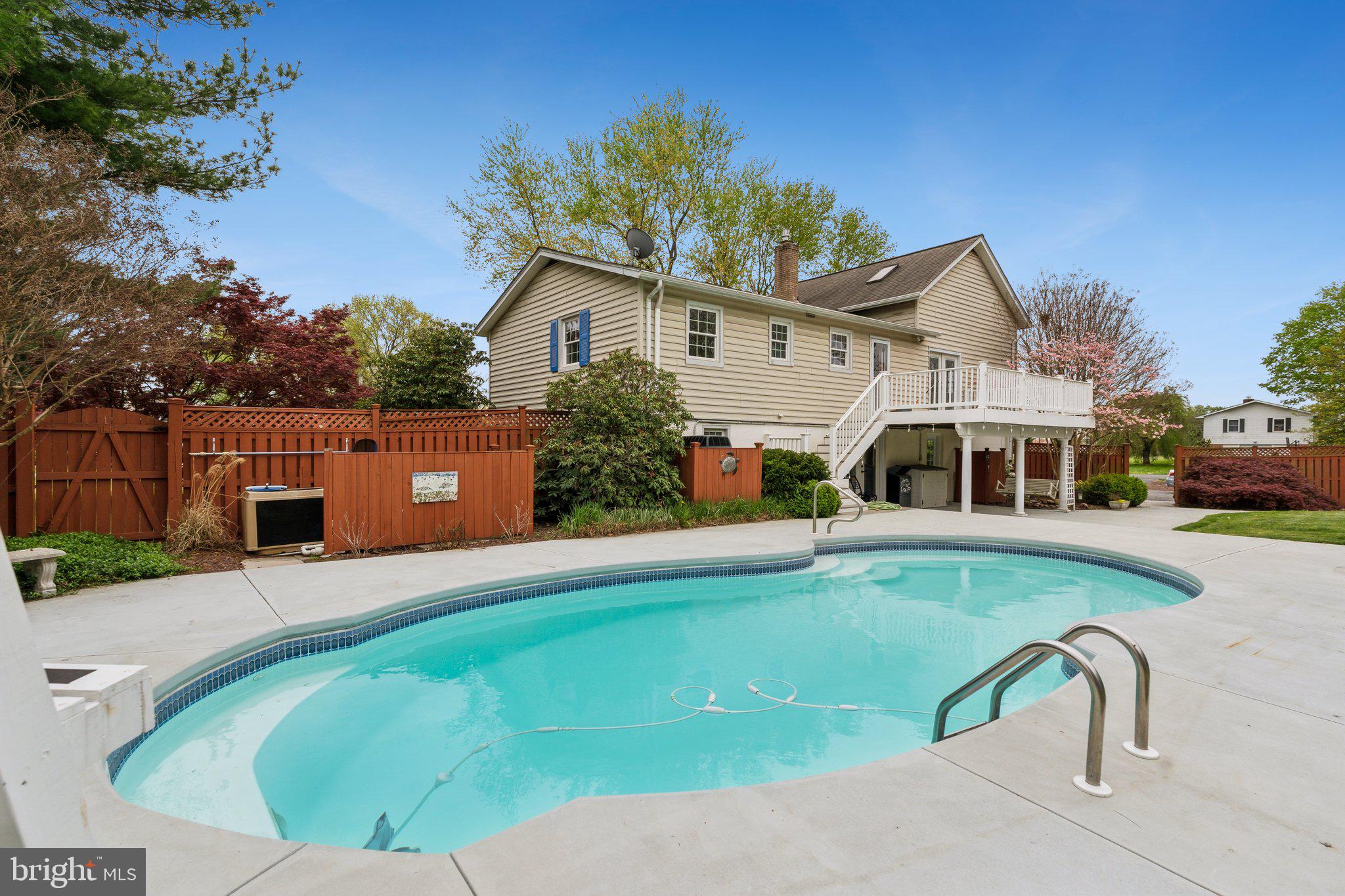 8400 LASSIE COURT W
