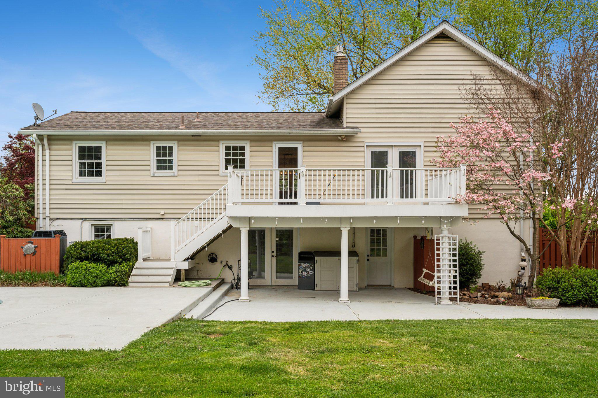 8400 LASSIE COURT W