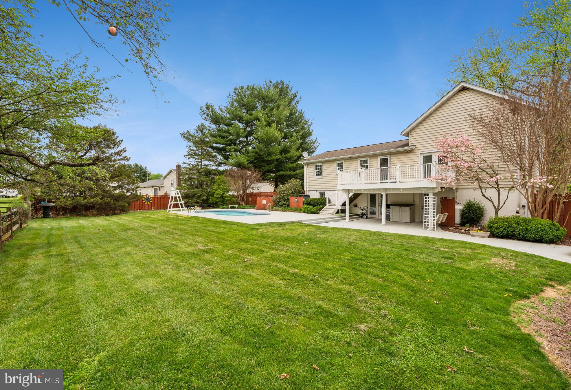 8400 LASSIE COURT W