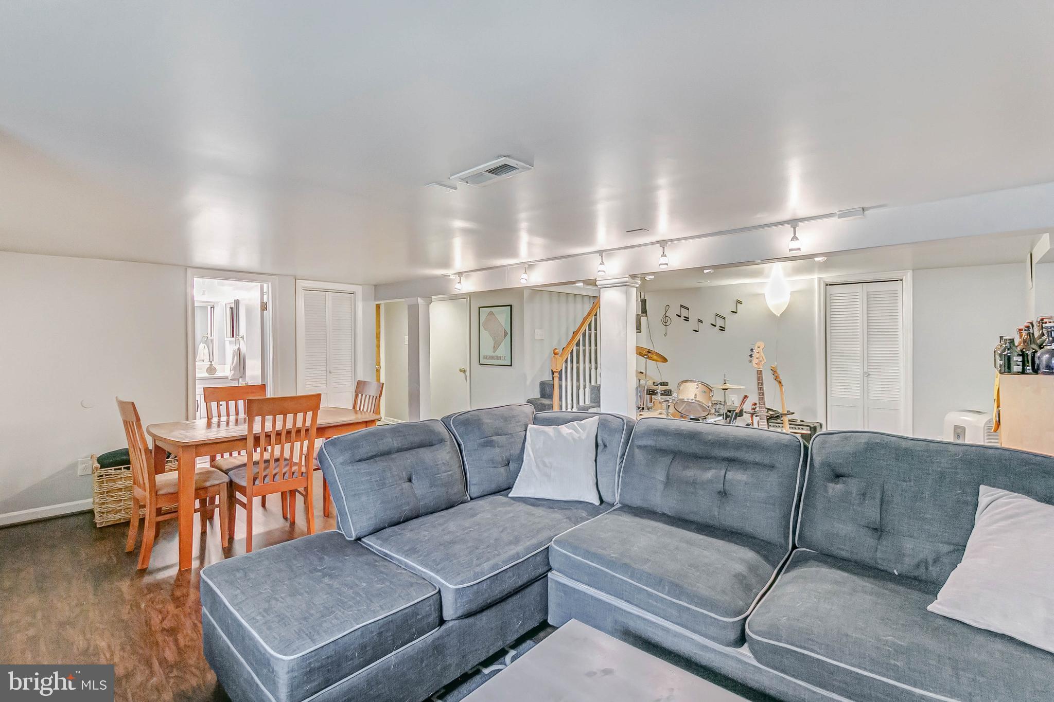 DOUGLAS PARK - Residential Lease