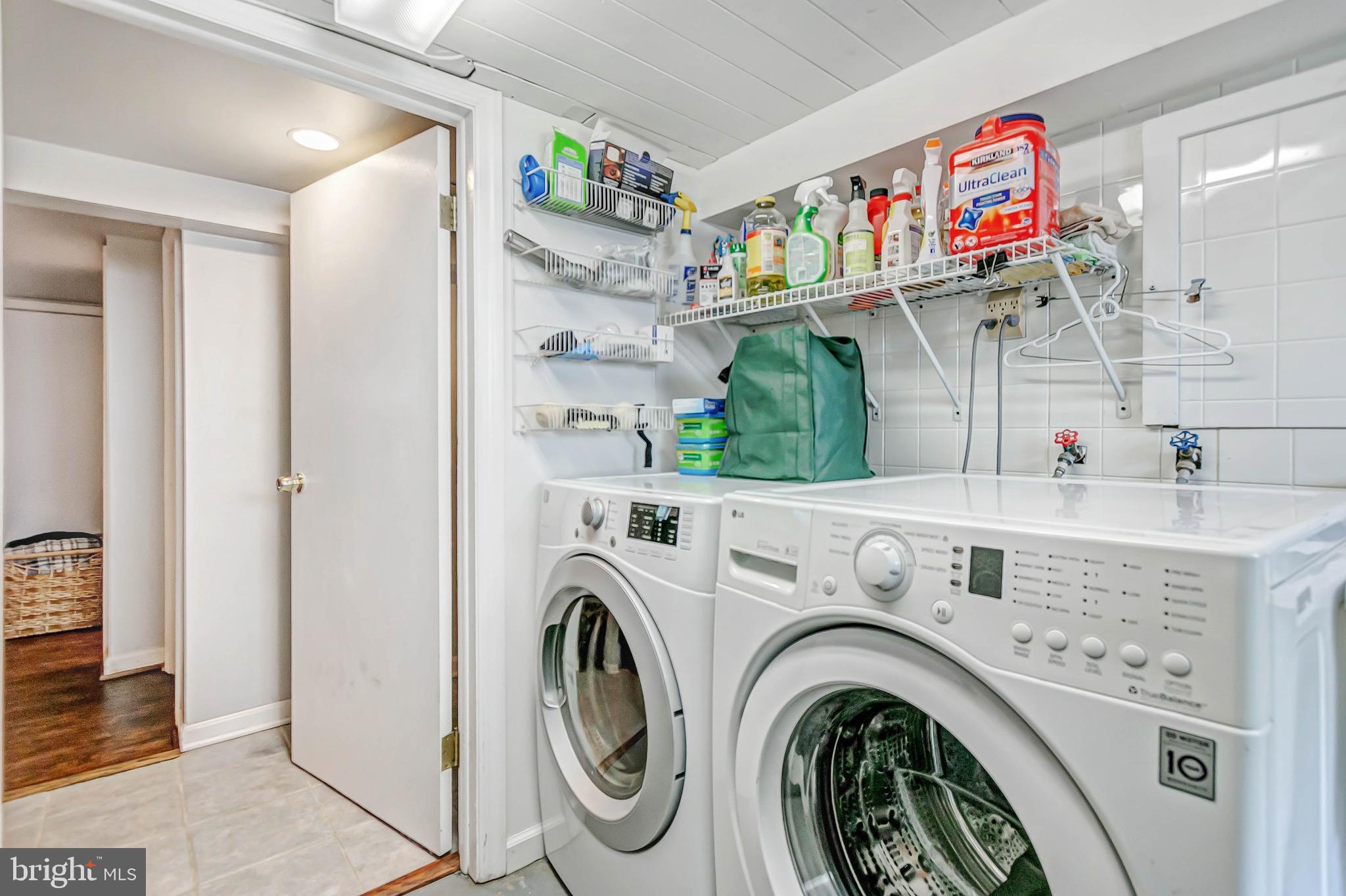 DOUGLAS PARK - Residential Lease