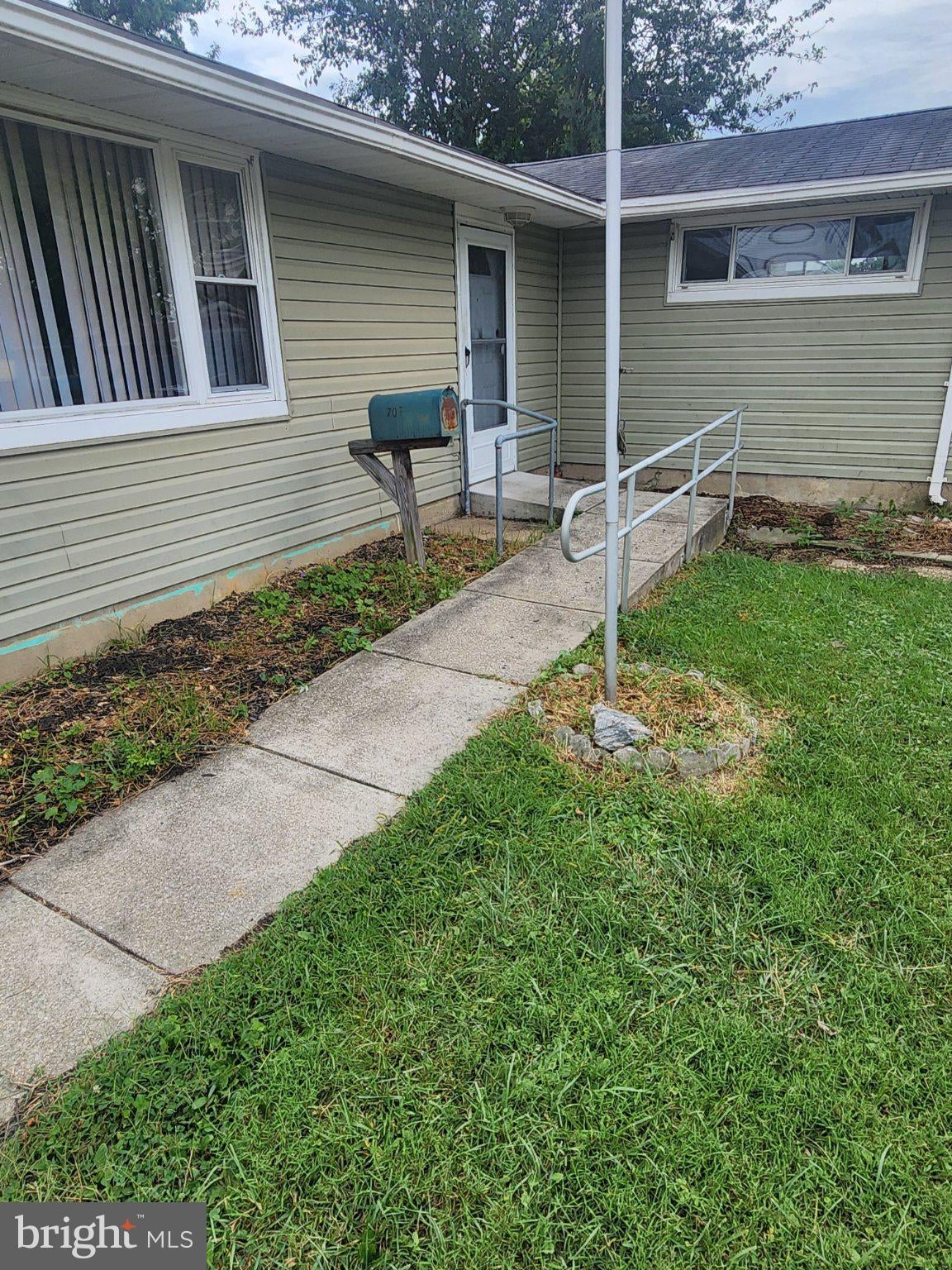 707 HAMLEN ROAD