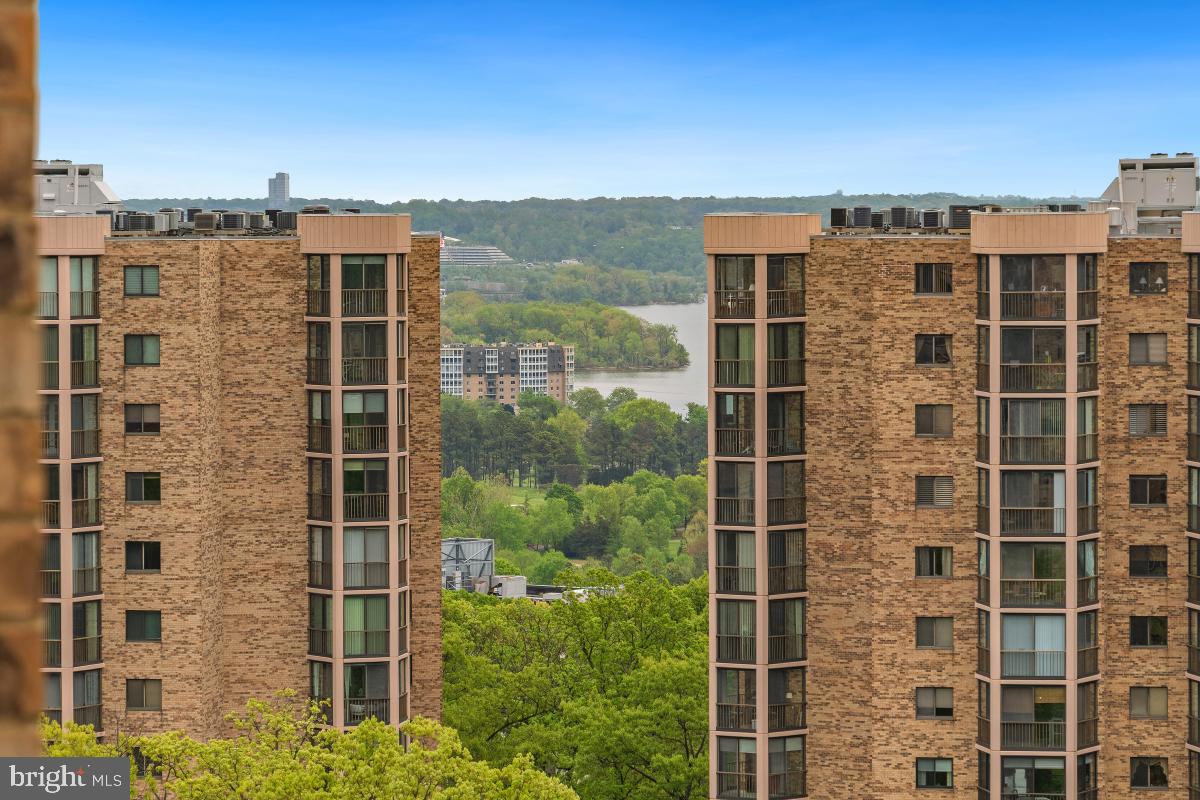 MONTEBELLO - Residential