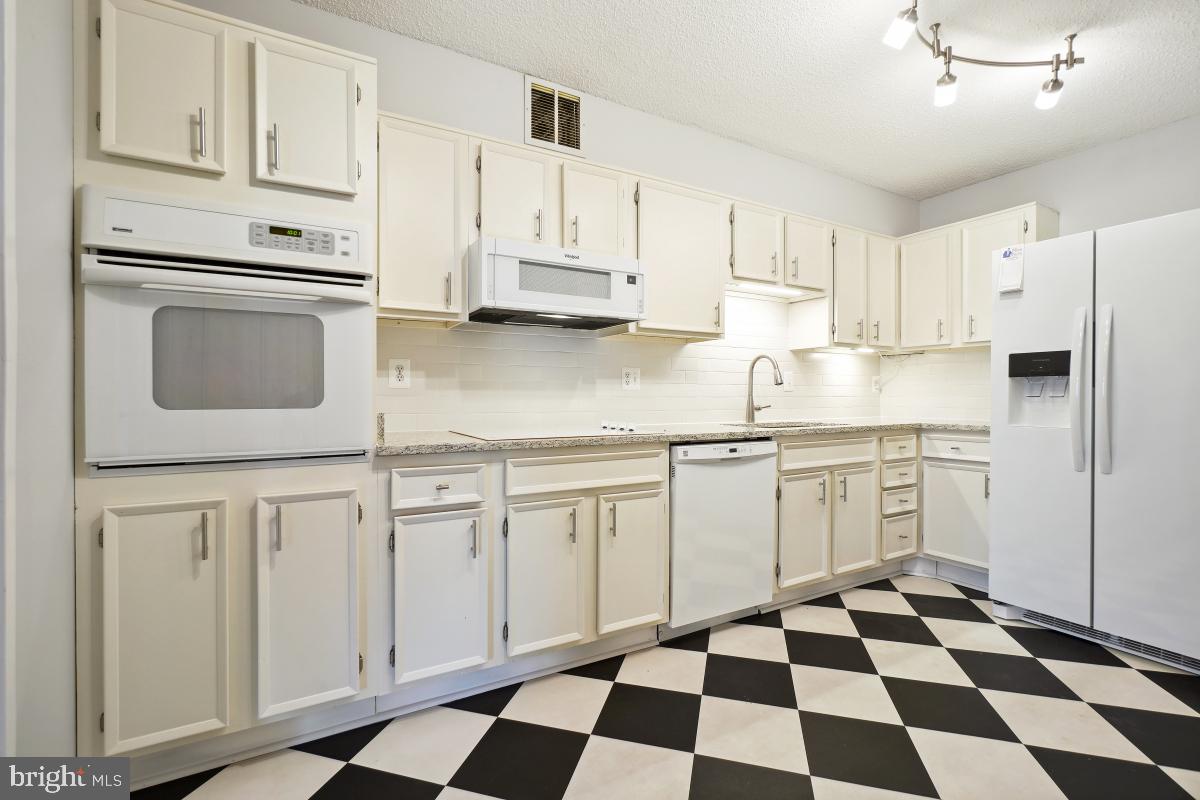 MONTEBELLO - Residential