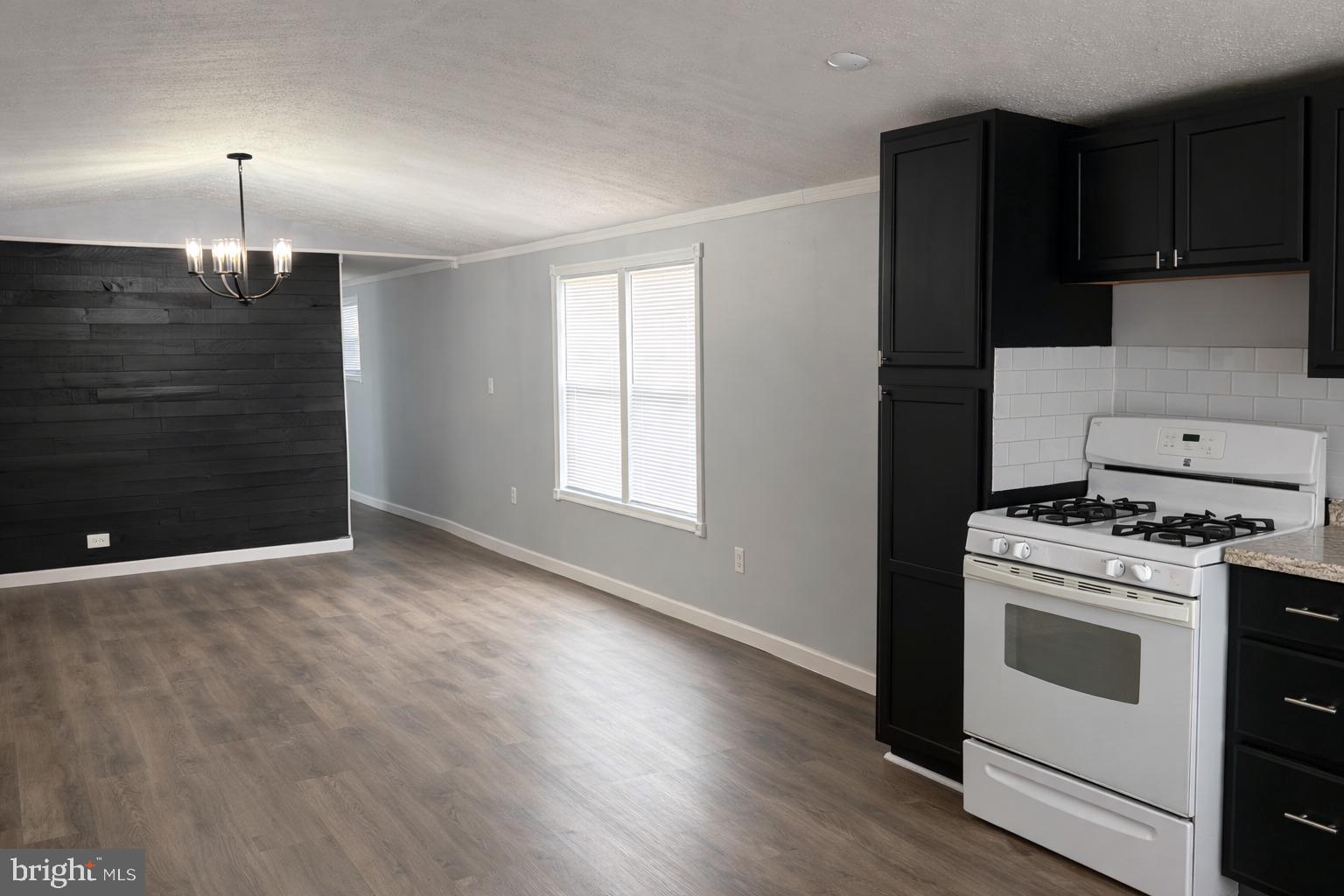 2 COUNTRY ACRES PARK