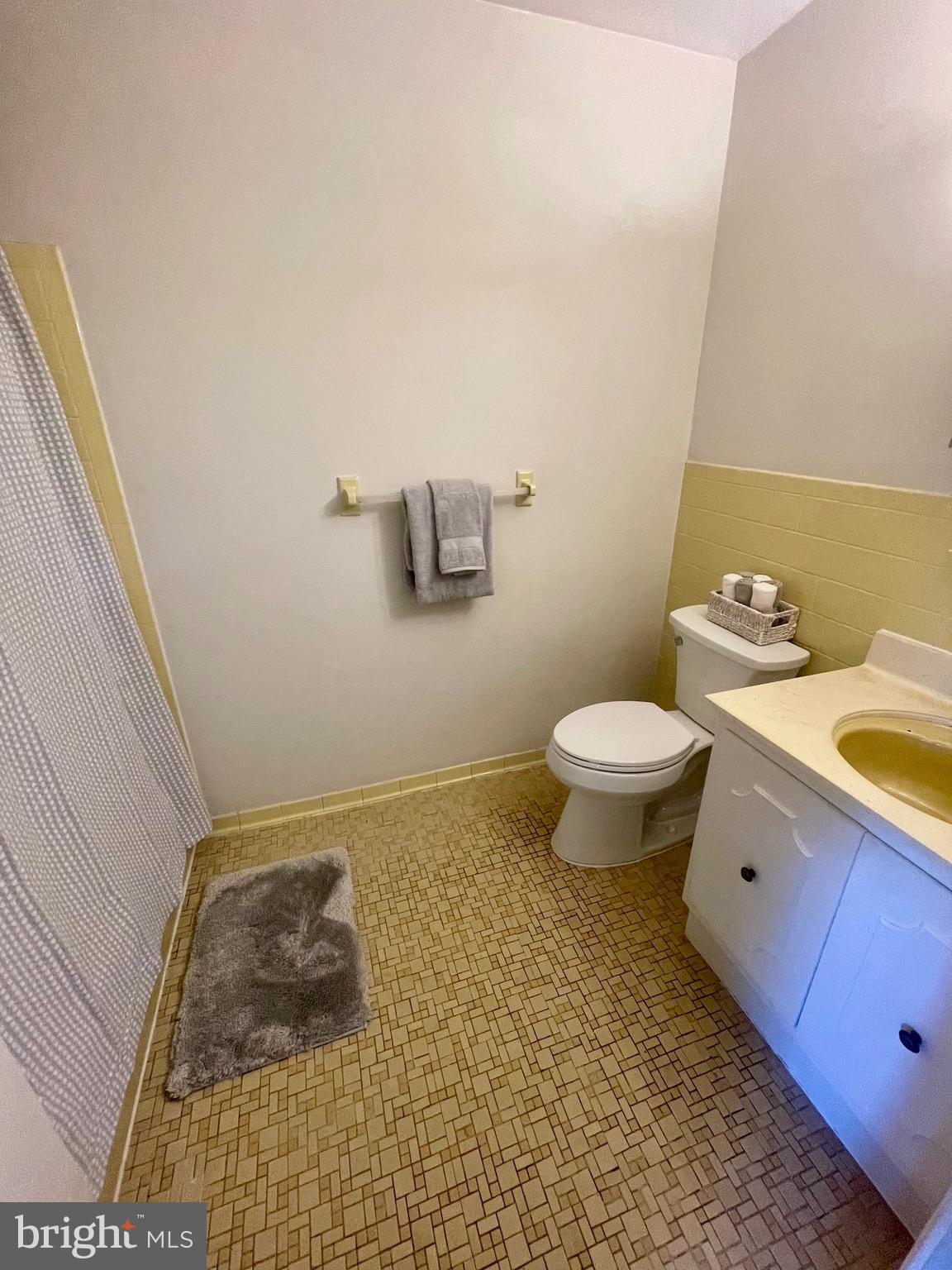 LAYTON COURT (MEWS) - Residential Lease