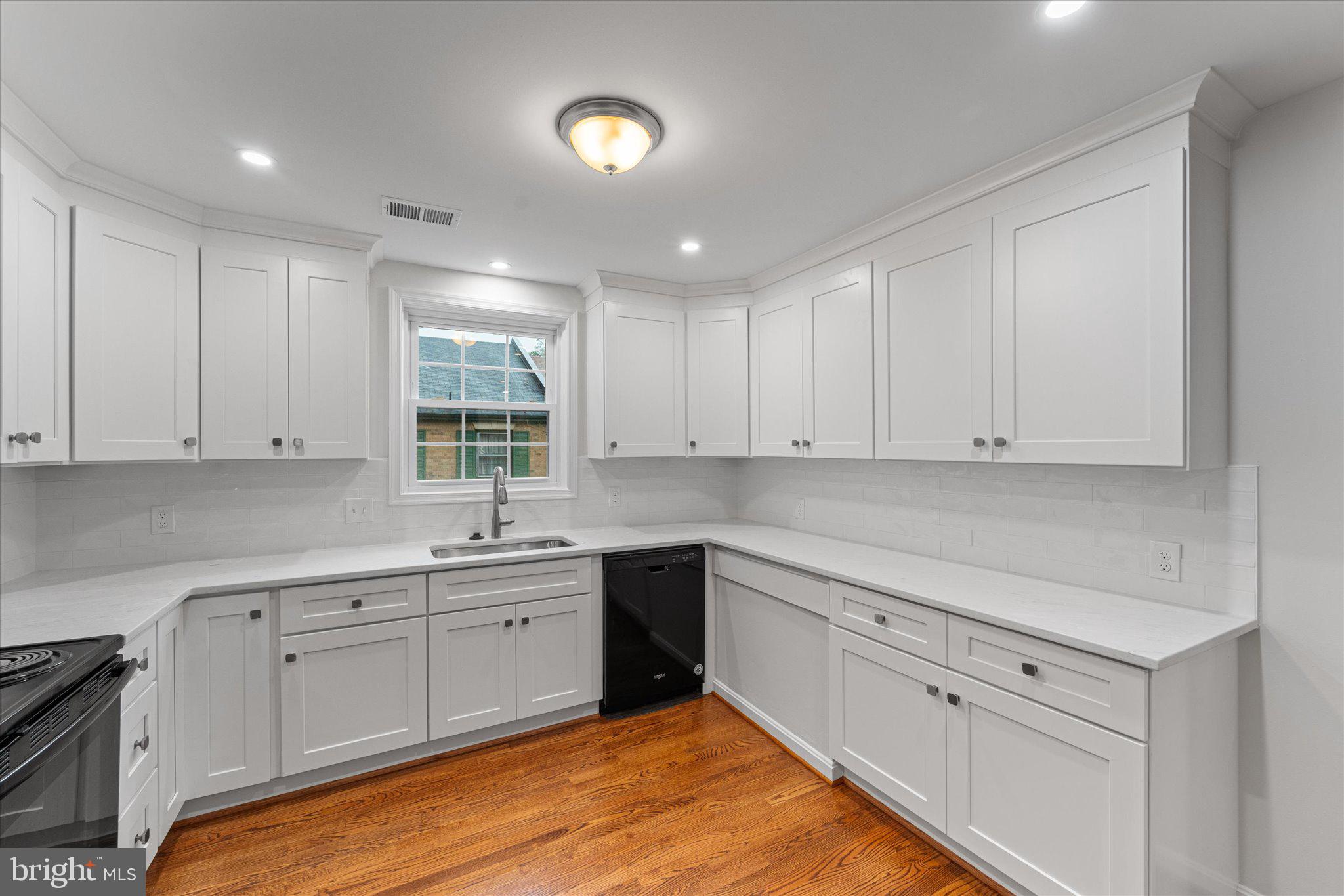 LAYTON COURT (MEWS) - Residential Lease