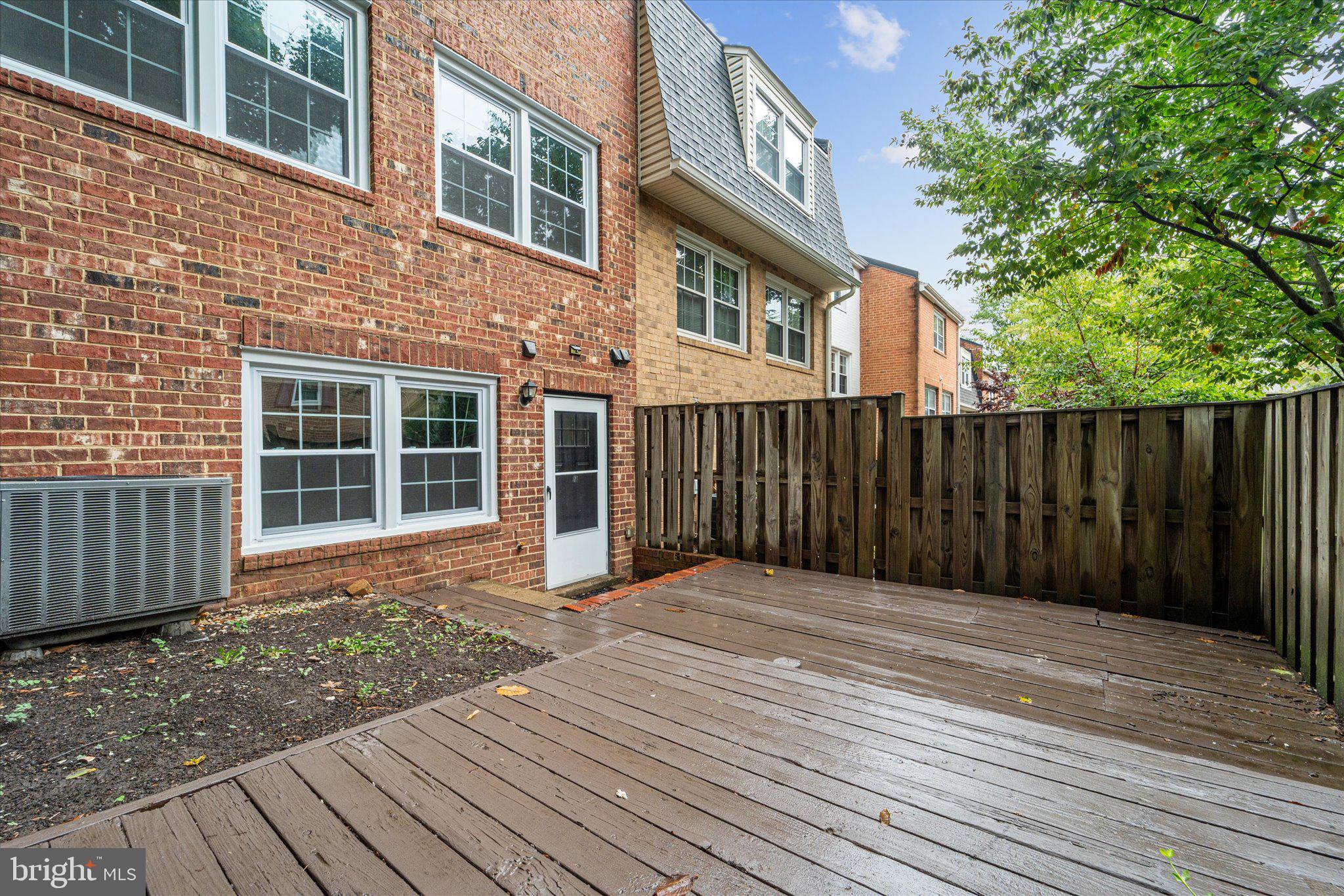 LAYTON COURT (MEWS) - Residential Lease