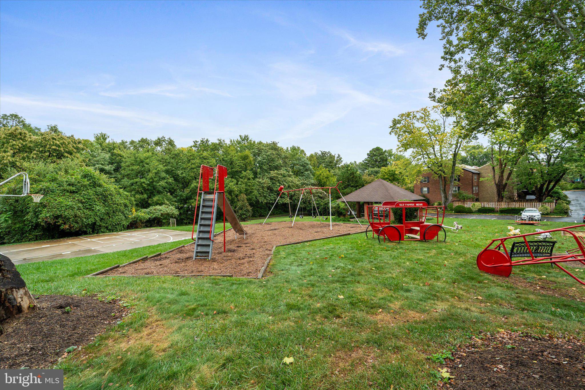 LAYTON COURT (MEWS) - Residential Lease