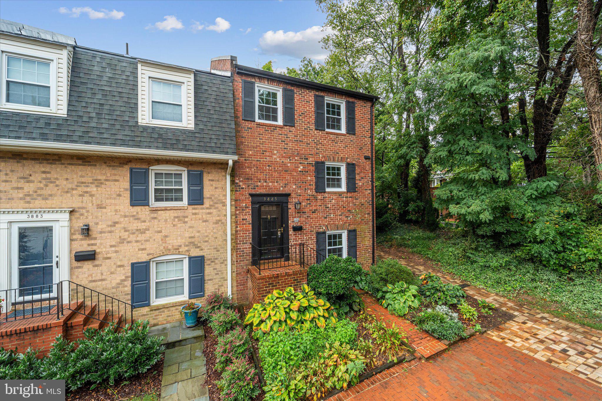 LAYTON COURT (MEWS) - Residential Lease