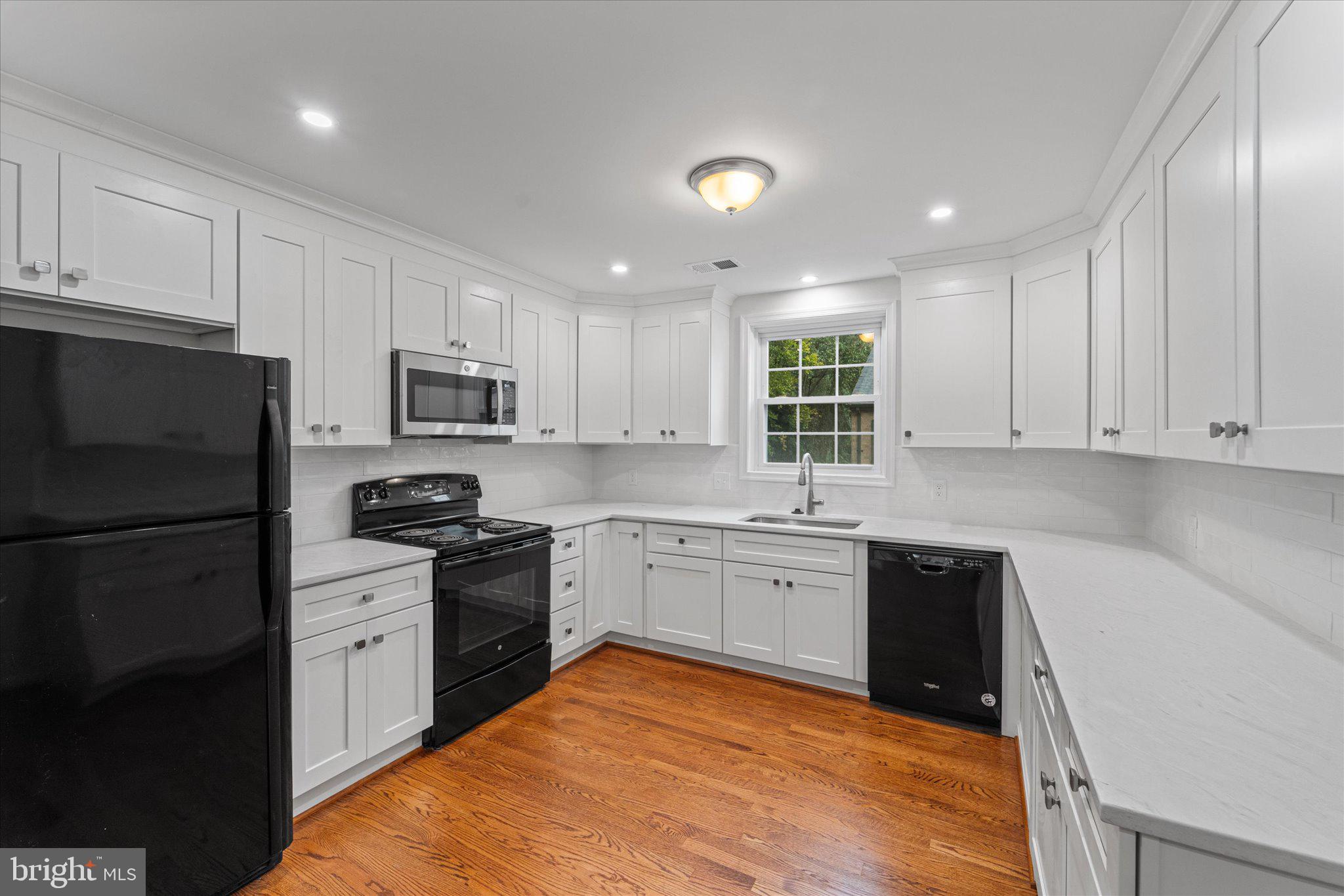 LAYTON COURT (MEWS) - Residential Lease