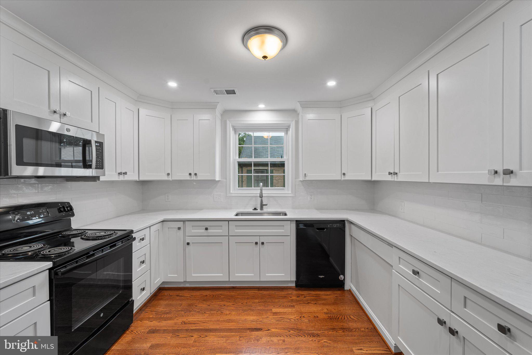 LAYTON COURT (MEWS) - Residential Lease