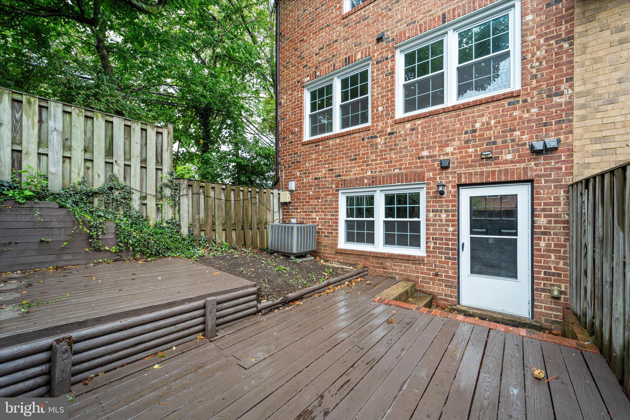 LAYTON COURT (MEWS) - Residential Lease