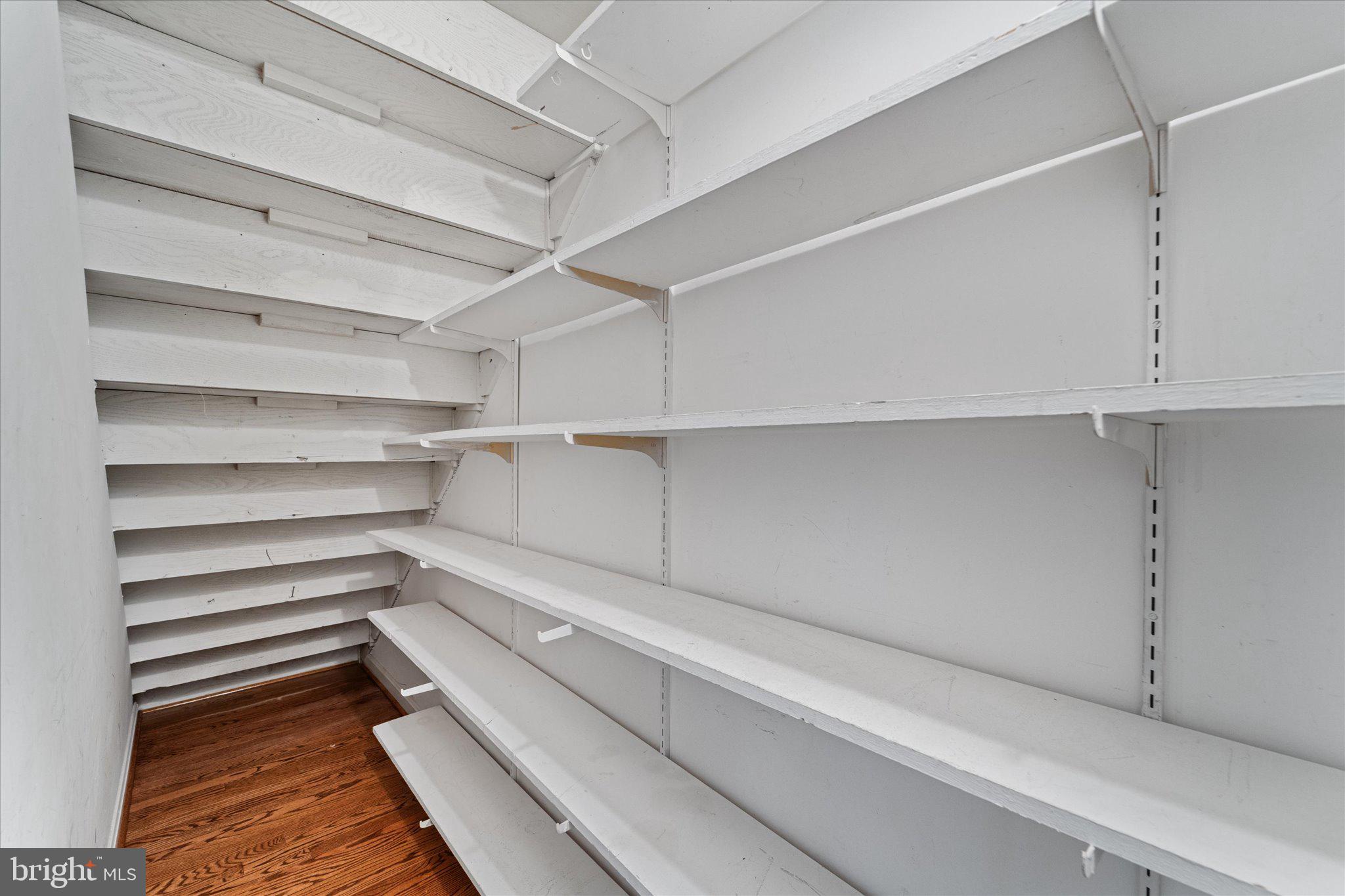 LAYTON COURT (MEWS) - Residential Lease