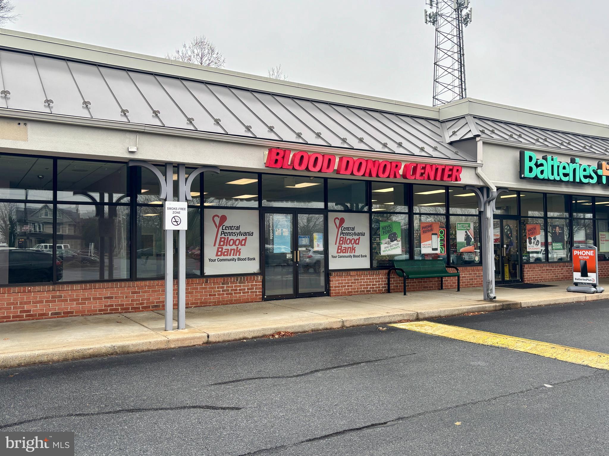 Western Corners Shopping Center spans along Columbia Avenue between two signaled intersections of Centerville Road and Industry Drive, just a few minutes from the Route 30 Centerville Rd Exit. Space offers wide open layout at the front with full glass storefront providing ample natural light. At the rear of the space, are 4 small offices/storage rooms. Also featuring modern flooring and excellent signage visible to Columbia Avenue, which sees +/- 15,000 cars per day. Rent is $14.00 psf ($1,866.67/mo). 2025 NNN is $3.23 psf ($430.67/mo). Monthly Total $2,285.34 plus electric, gas, water/sewer.