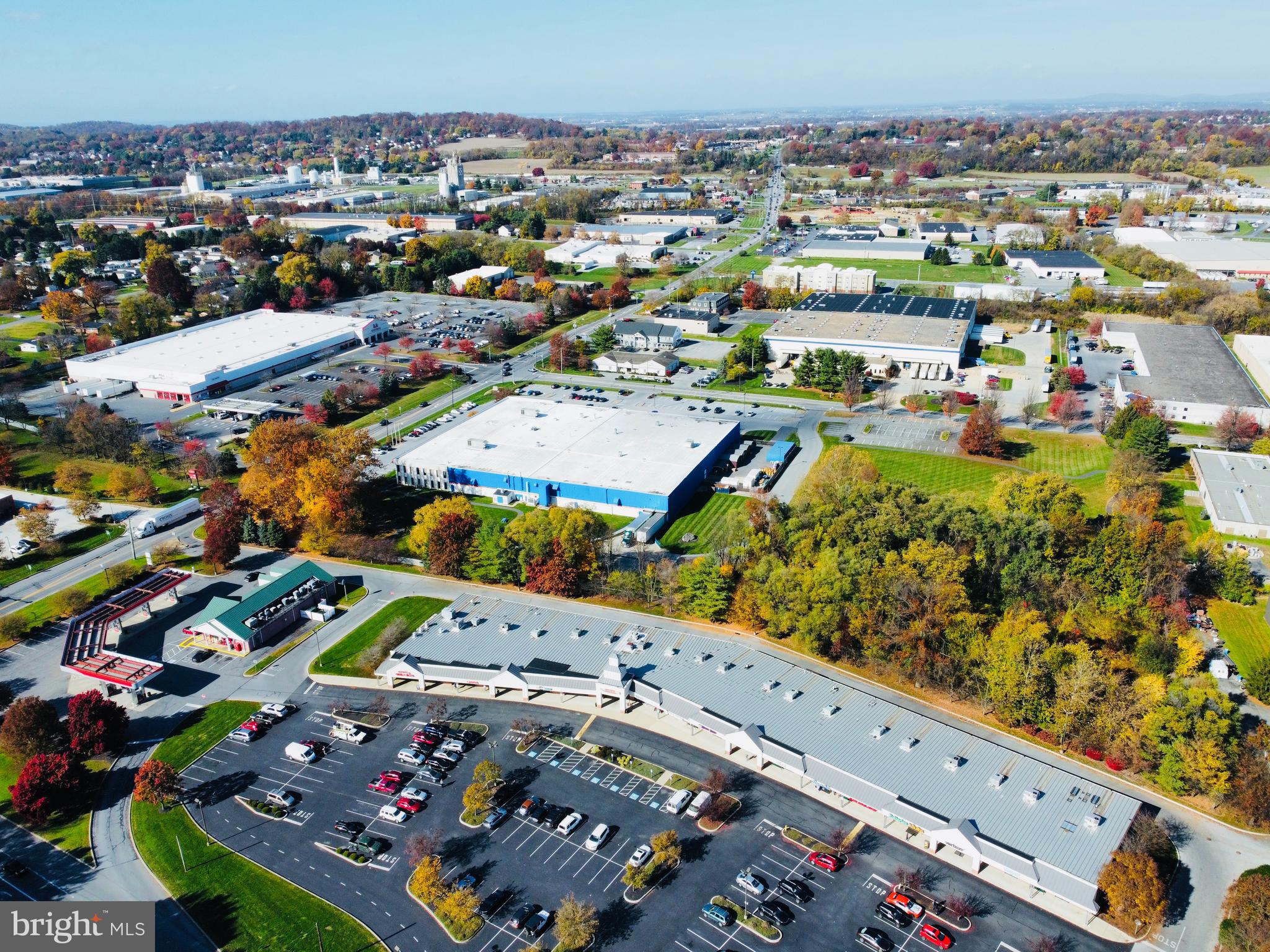 WESTERN CORNERS - Commercial Lease