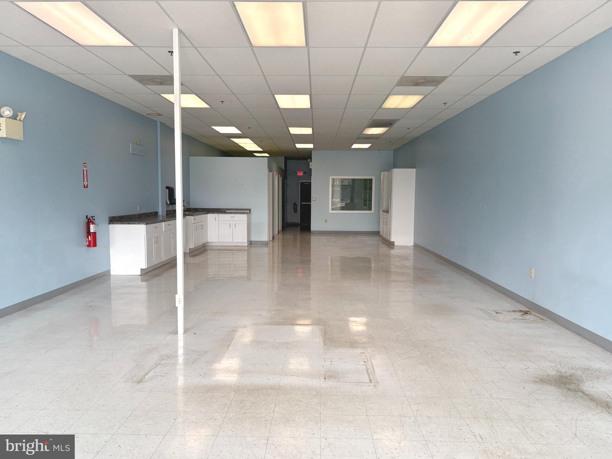 WESTERN CORNERS - Commercial Lease