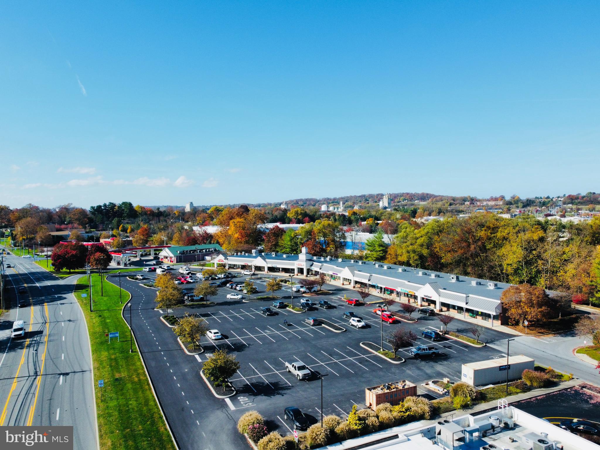 WESTERN CORNERS - Commercial Lease