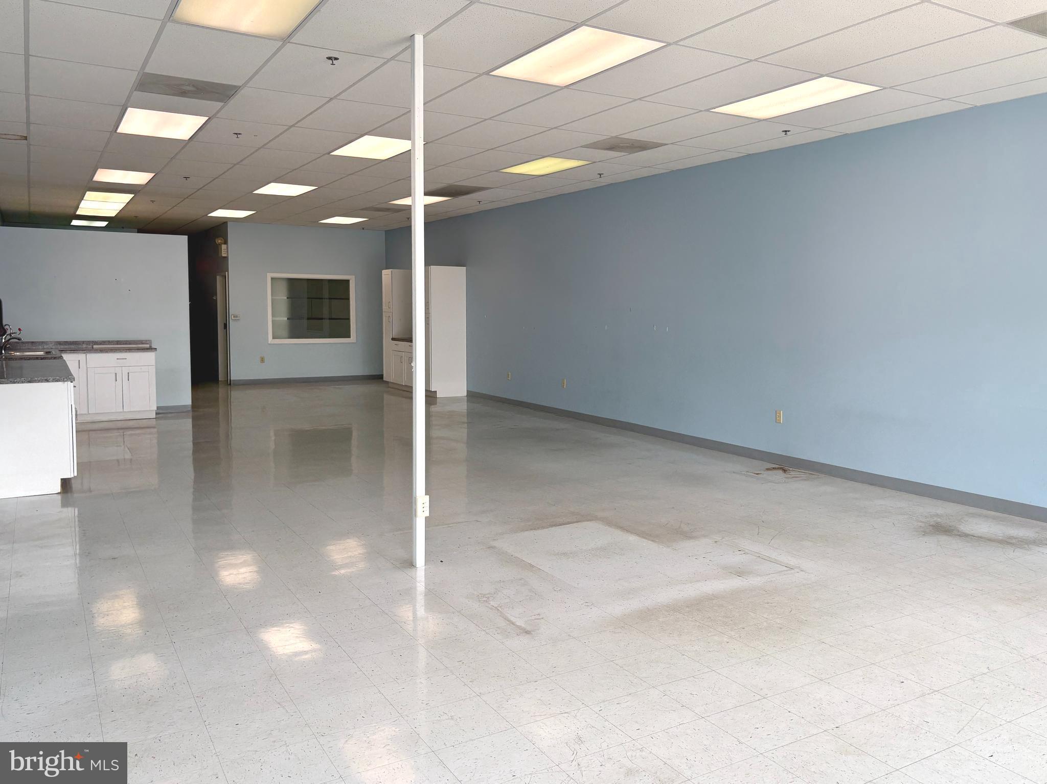 WESTERN CORNERS - Commercial Lease