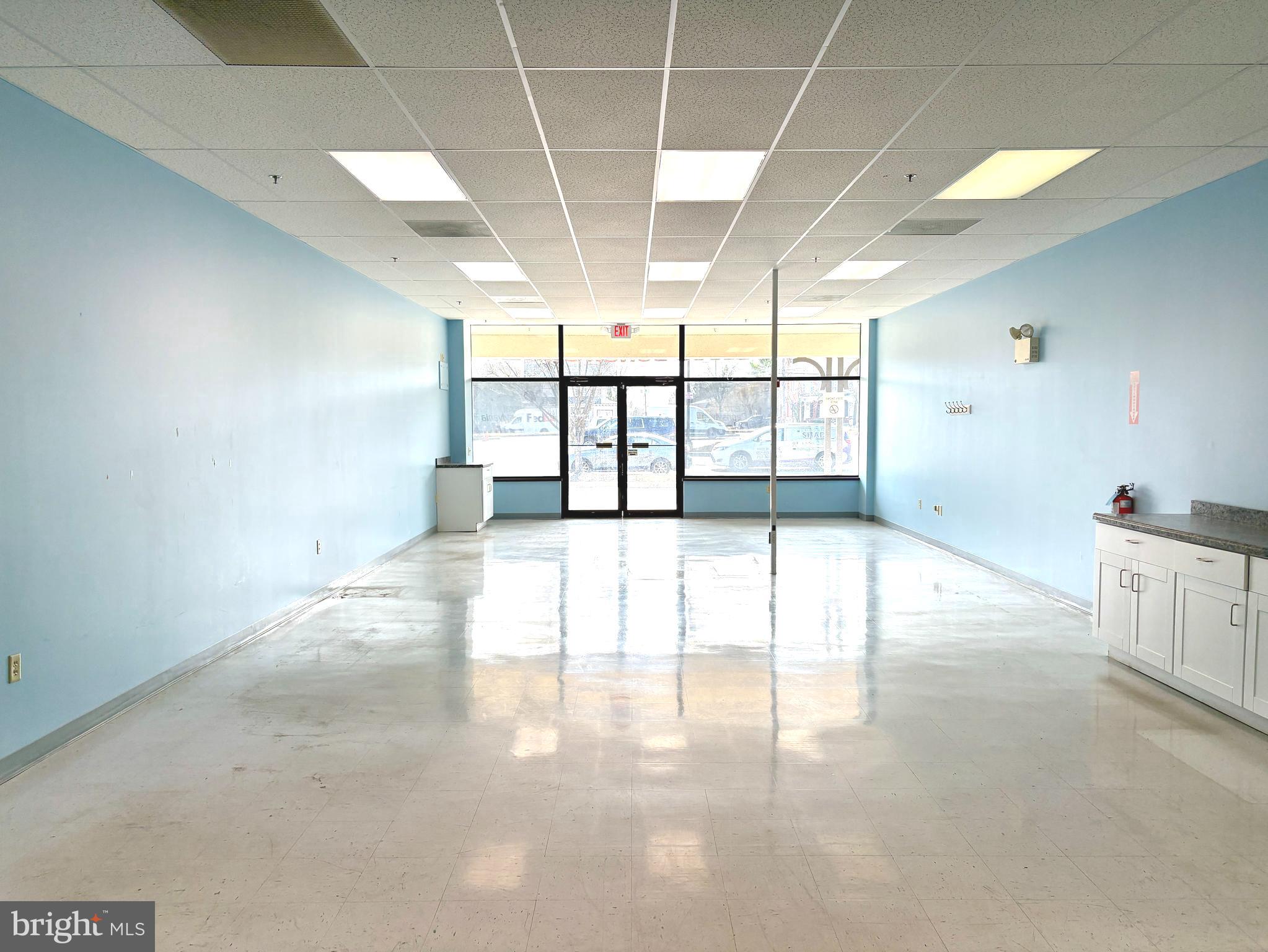 WESTERN CORNERS - Commercial Lease