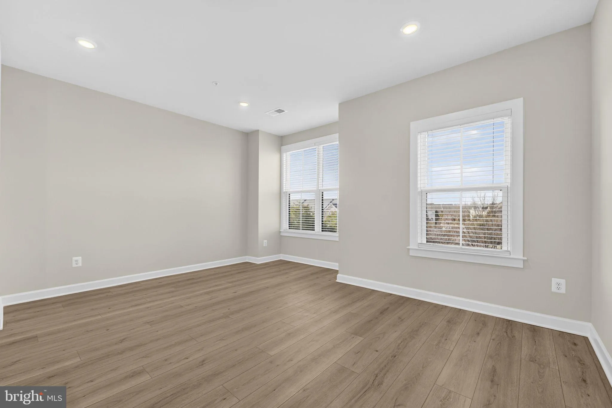 Ashburn, Virginia 20147, United States, 3 Bedrooms Bedrooms, ,3 BathroomsBathrooms,Residential,Coming Soon,254880