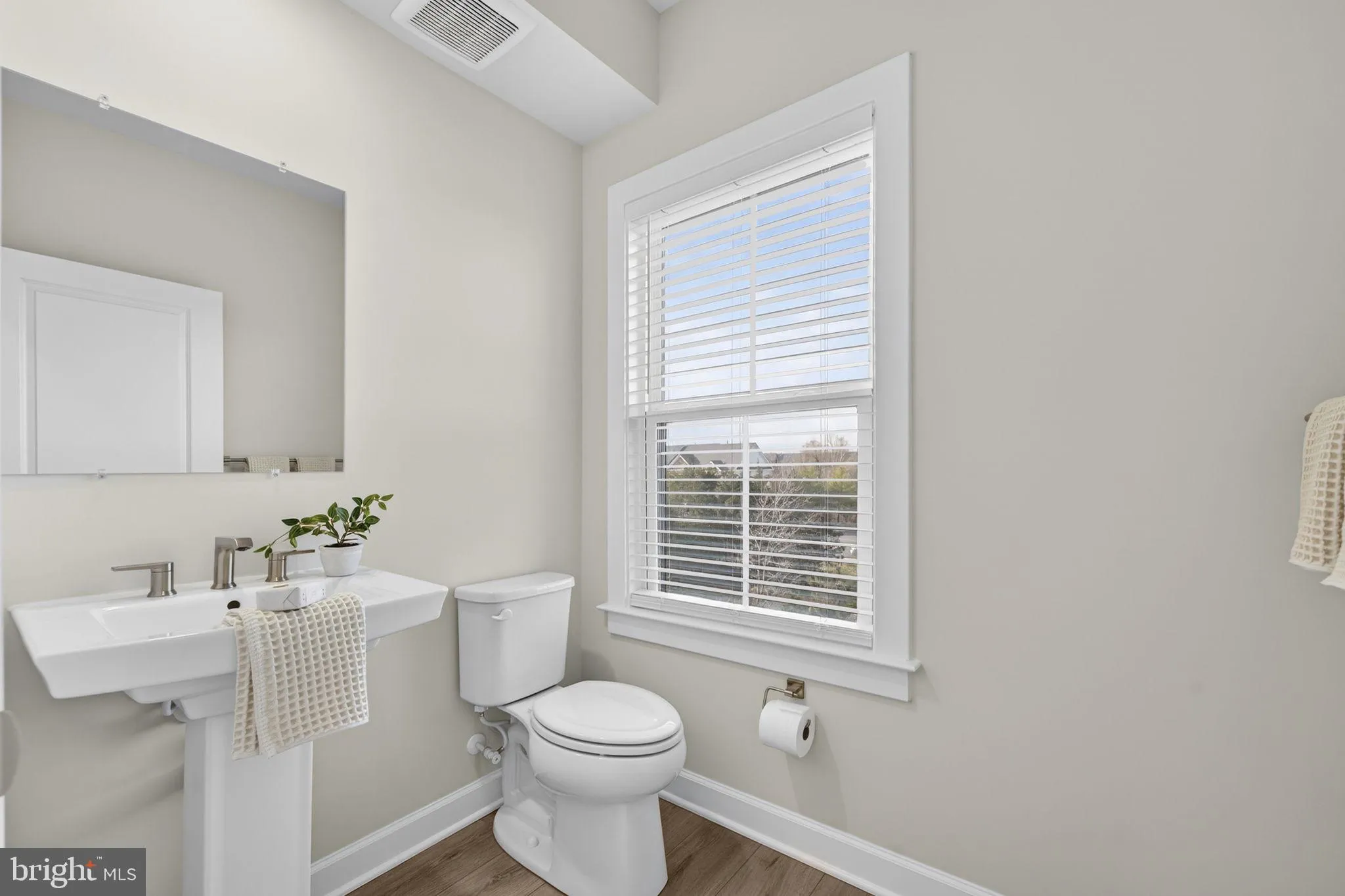 Ashburn, Virginia 20147, United States, 3 Bedrooms Bedrooms, ,3 BathroomsBathrooms,Residential,Coming Soon,254880