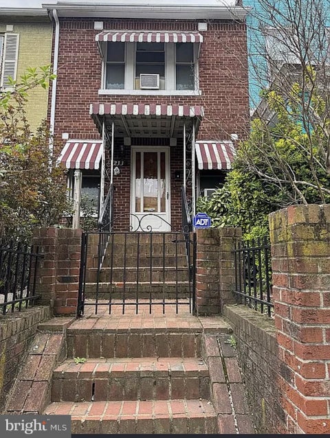 Photo of 233 Cromwell Terrace NE, WASHINGTON, DC 20002 (MLS # DCDC2278644)