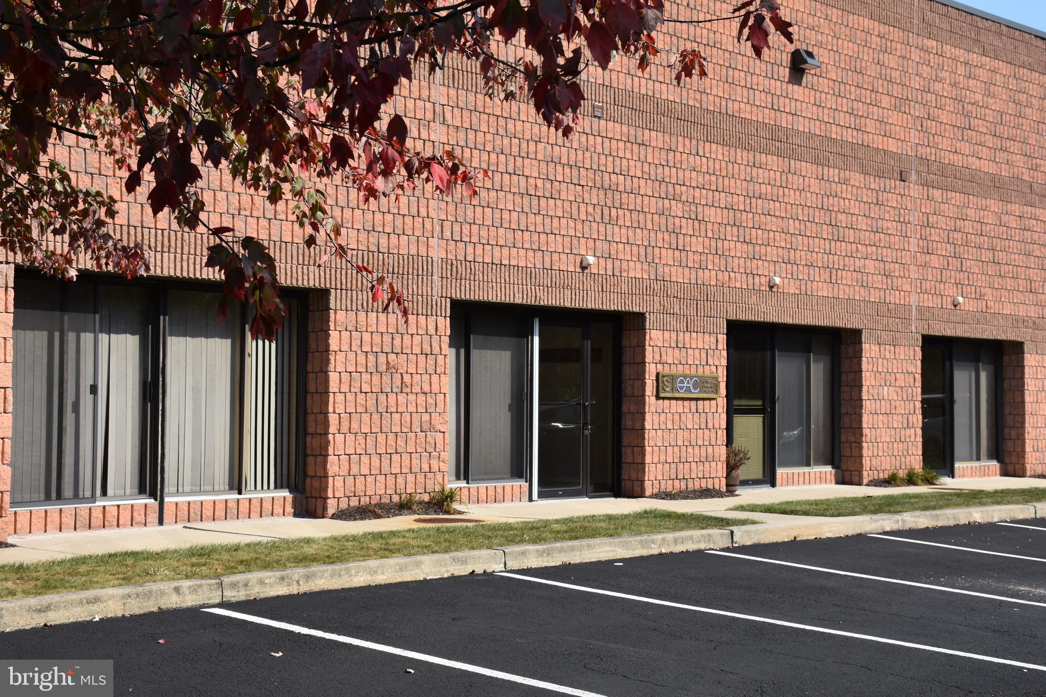 Commercial end unit for sale. This clean, efficient space features a large reception area with 4 sizable office suites, each with a slider door to let in bright light and fresh air. This unit also features a large kitchenette/break room and a large powder room. Nicely placed inside a tree lined property, this space is the perfect comfortable setting to grow your business. Call for an appointment today.