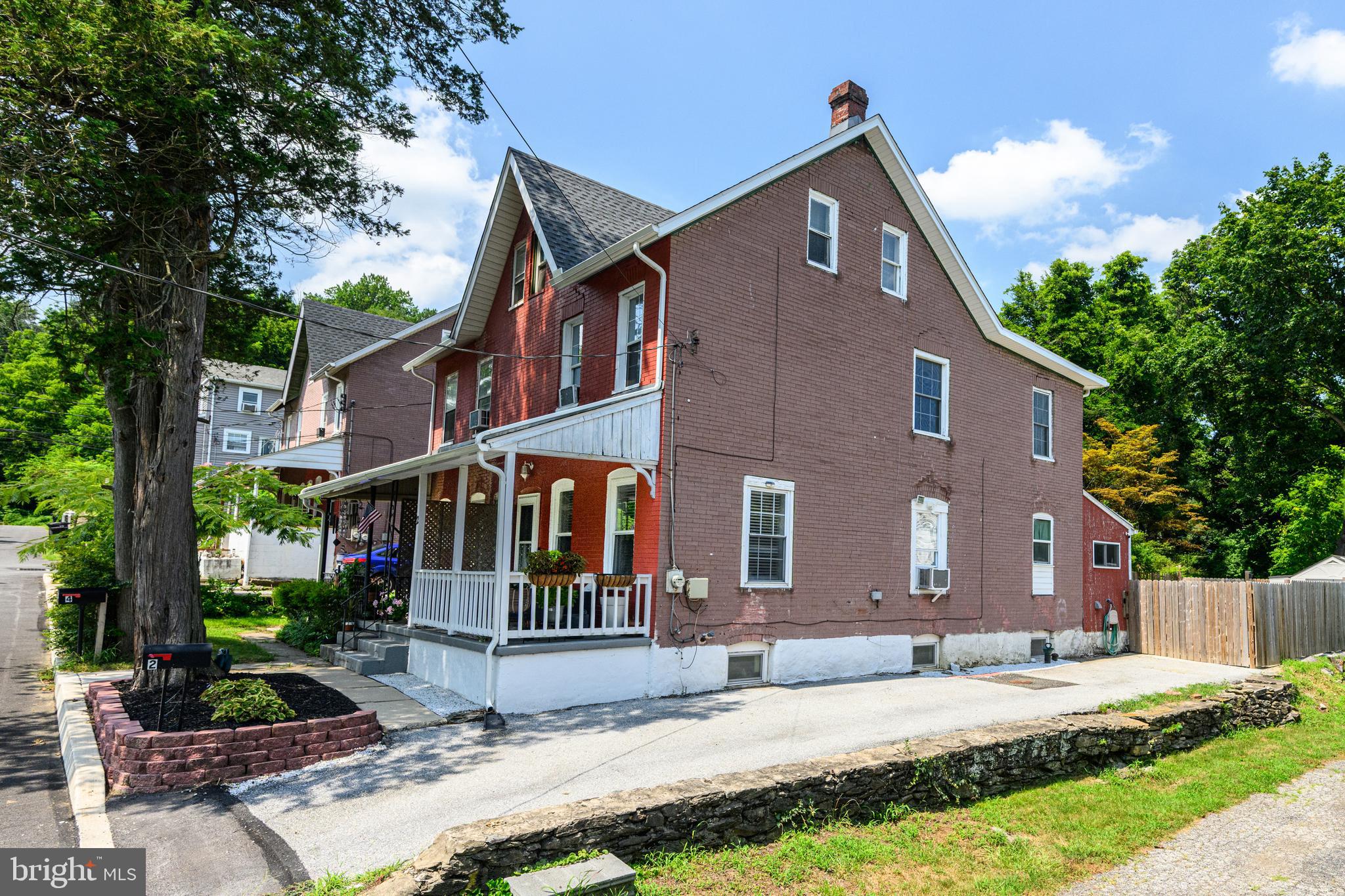 2 WOODLAND AVENUE