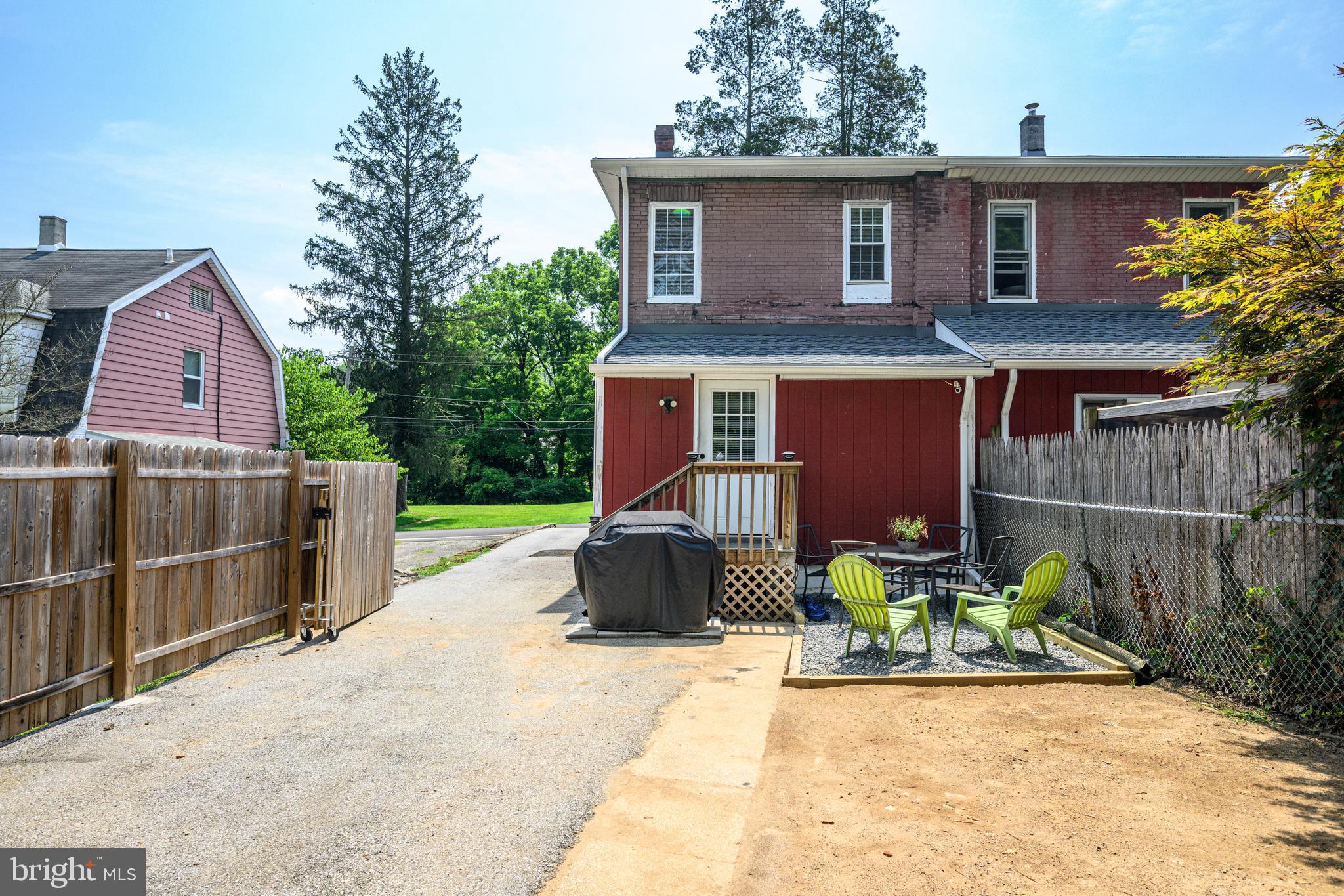 2 WOODLAND AVENUE