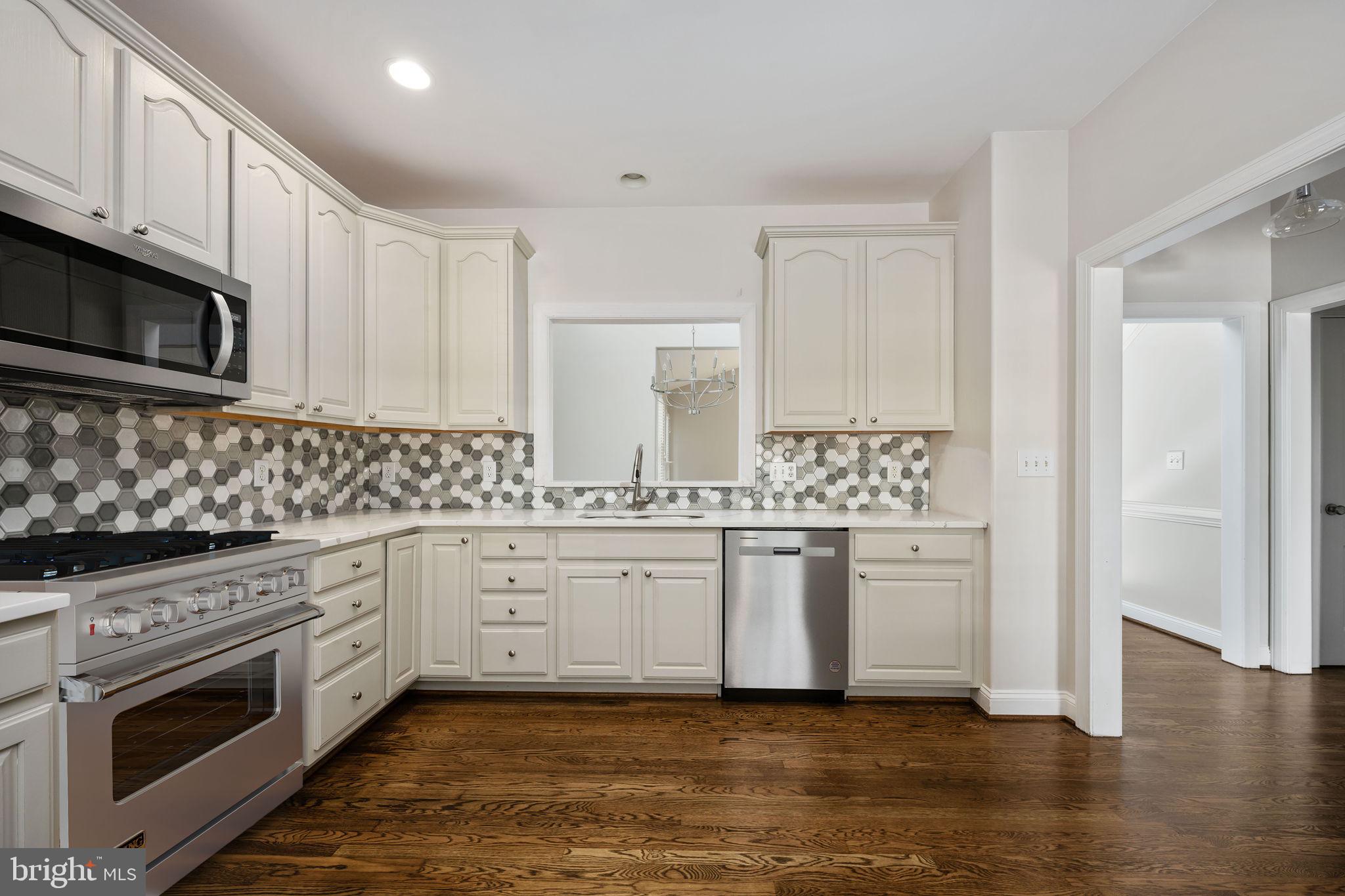 LADYSMITH VILLAGE - Residential