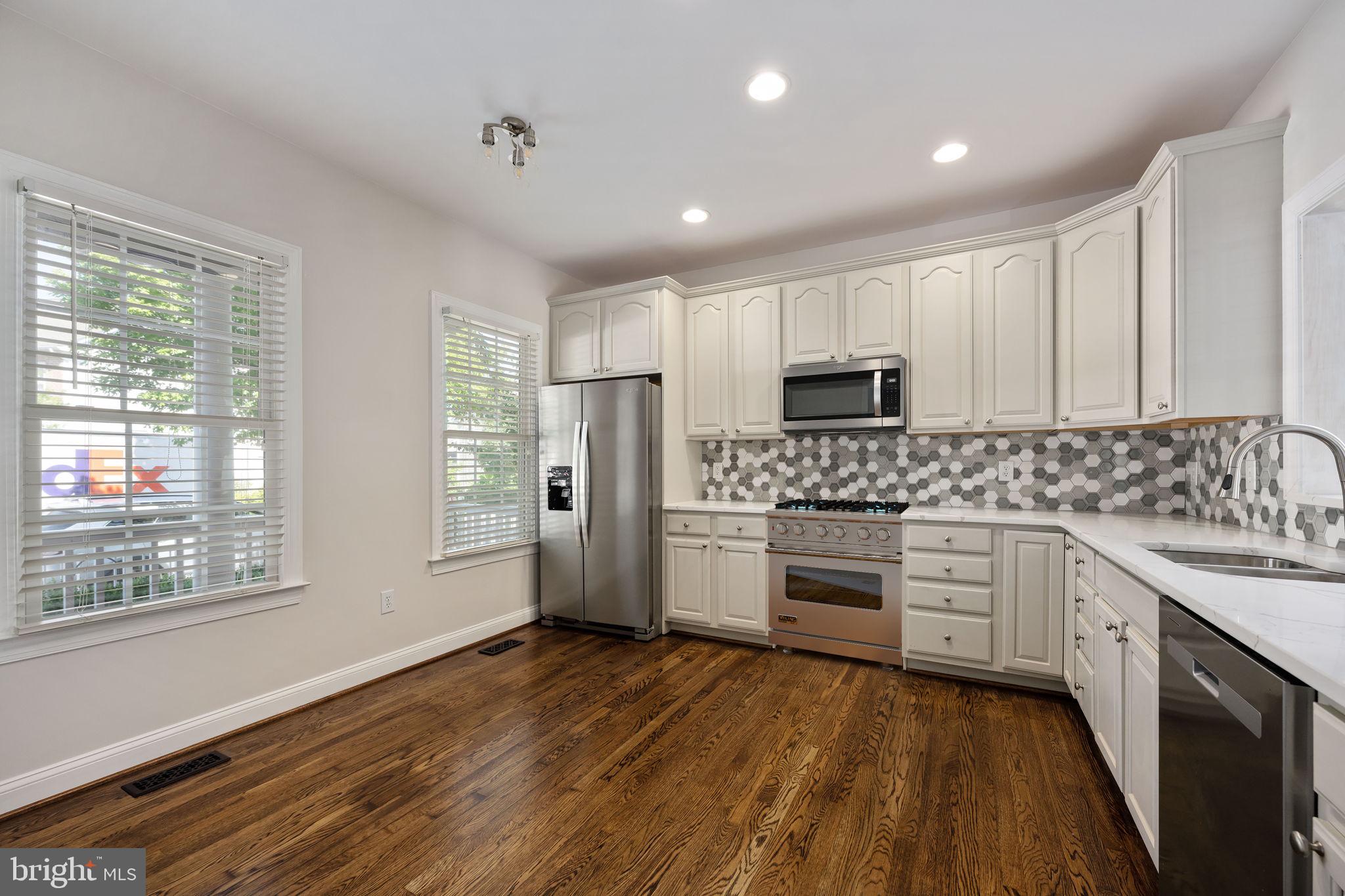 LADYSMITH VILLAGE - Residential