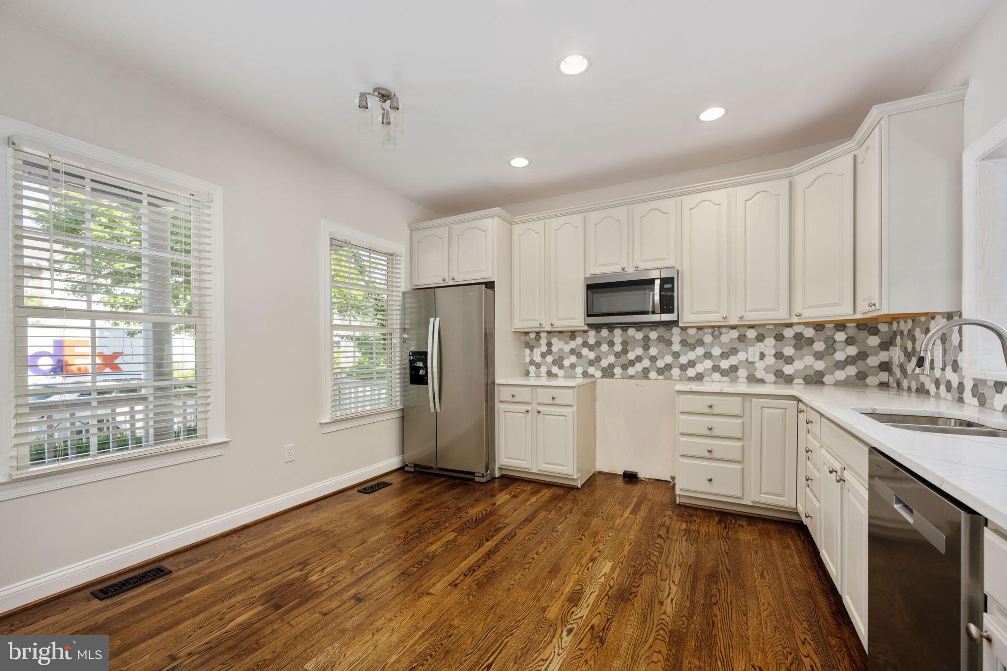 LADYSMITH VILLAGE - Residential