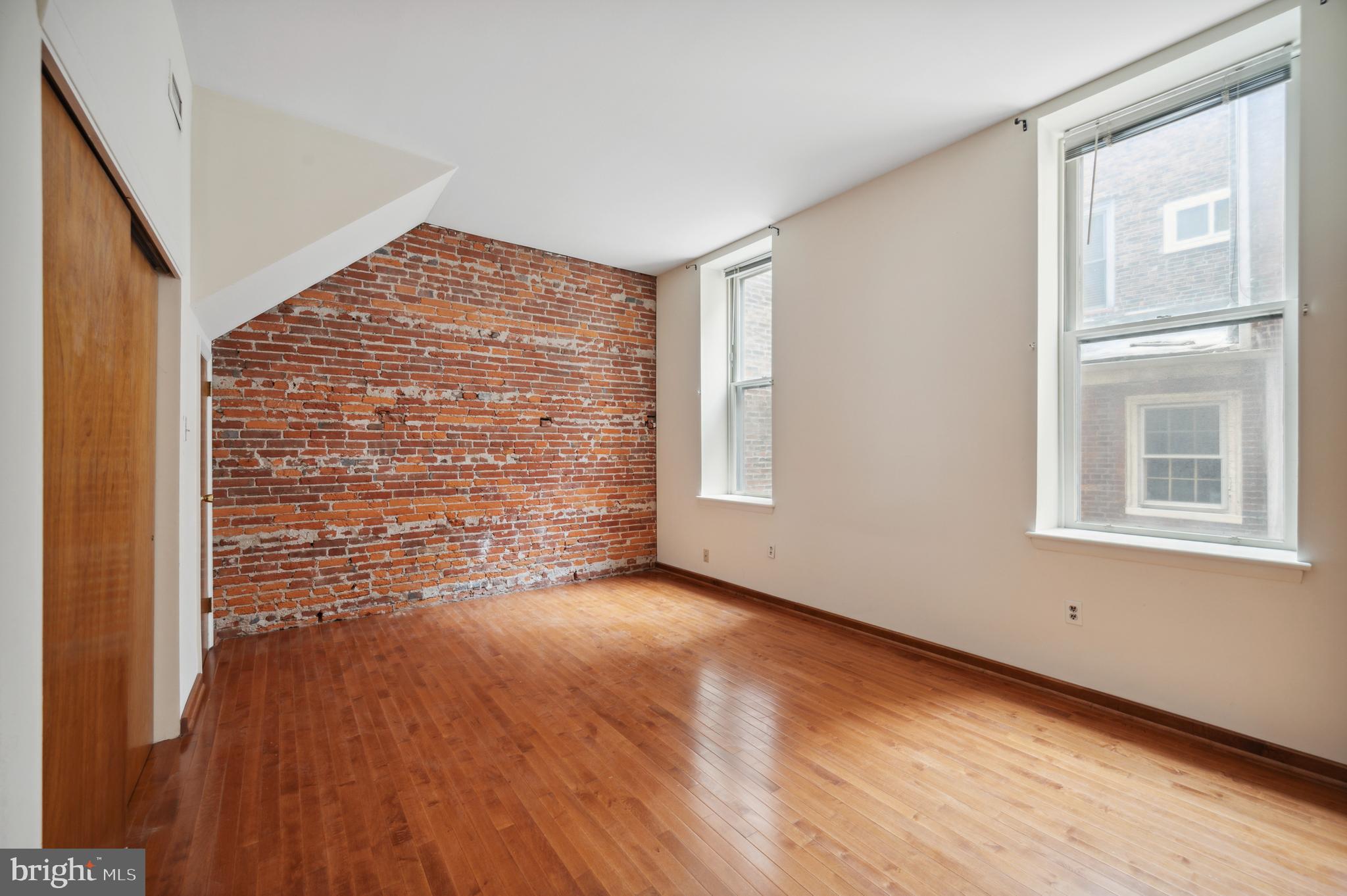 OLD CITY - Residential Income