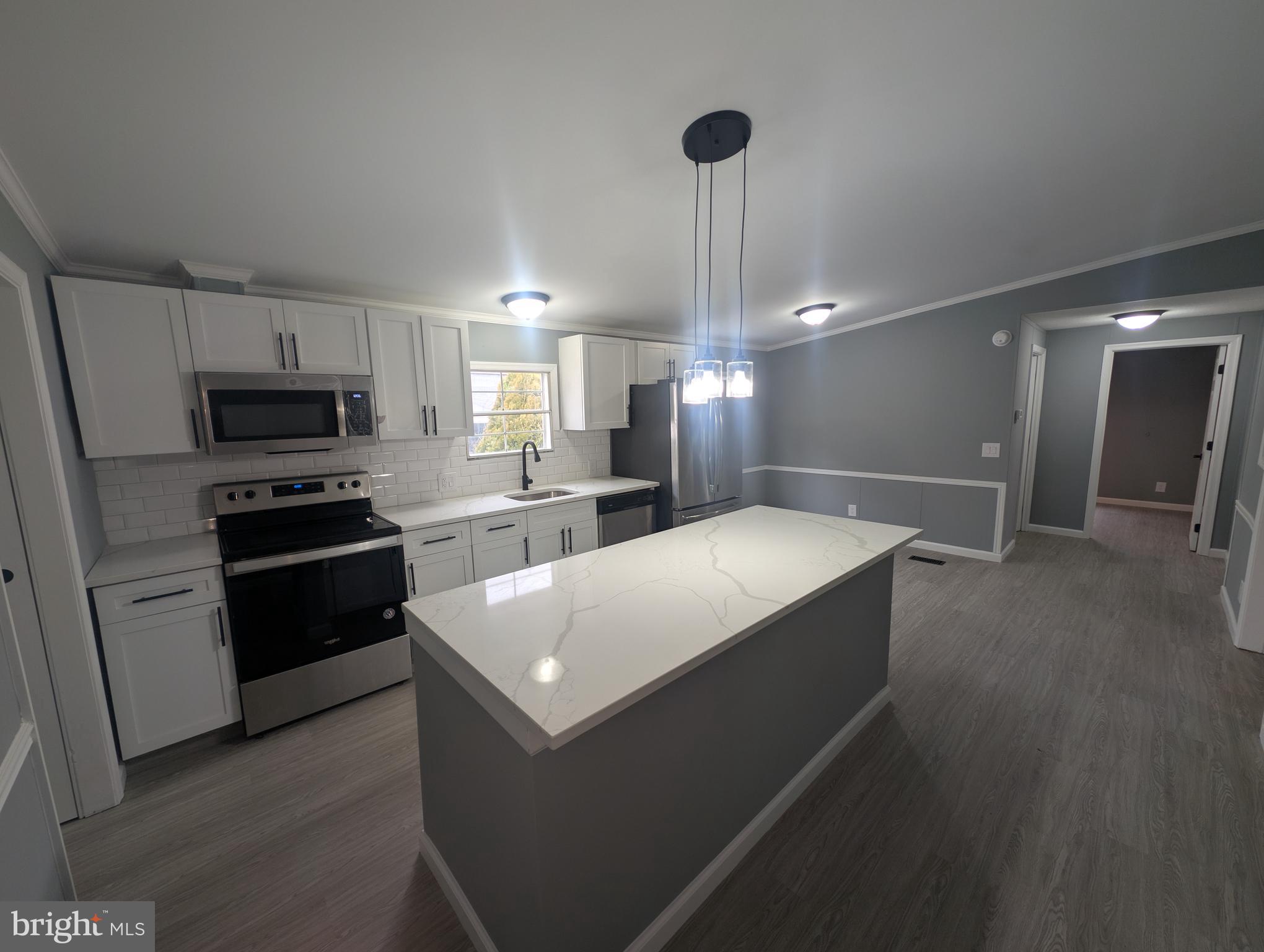 BUSH RIVER MANOR - Residential