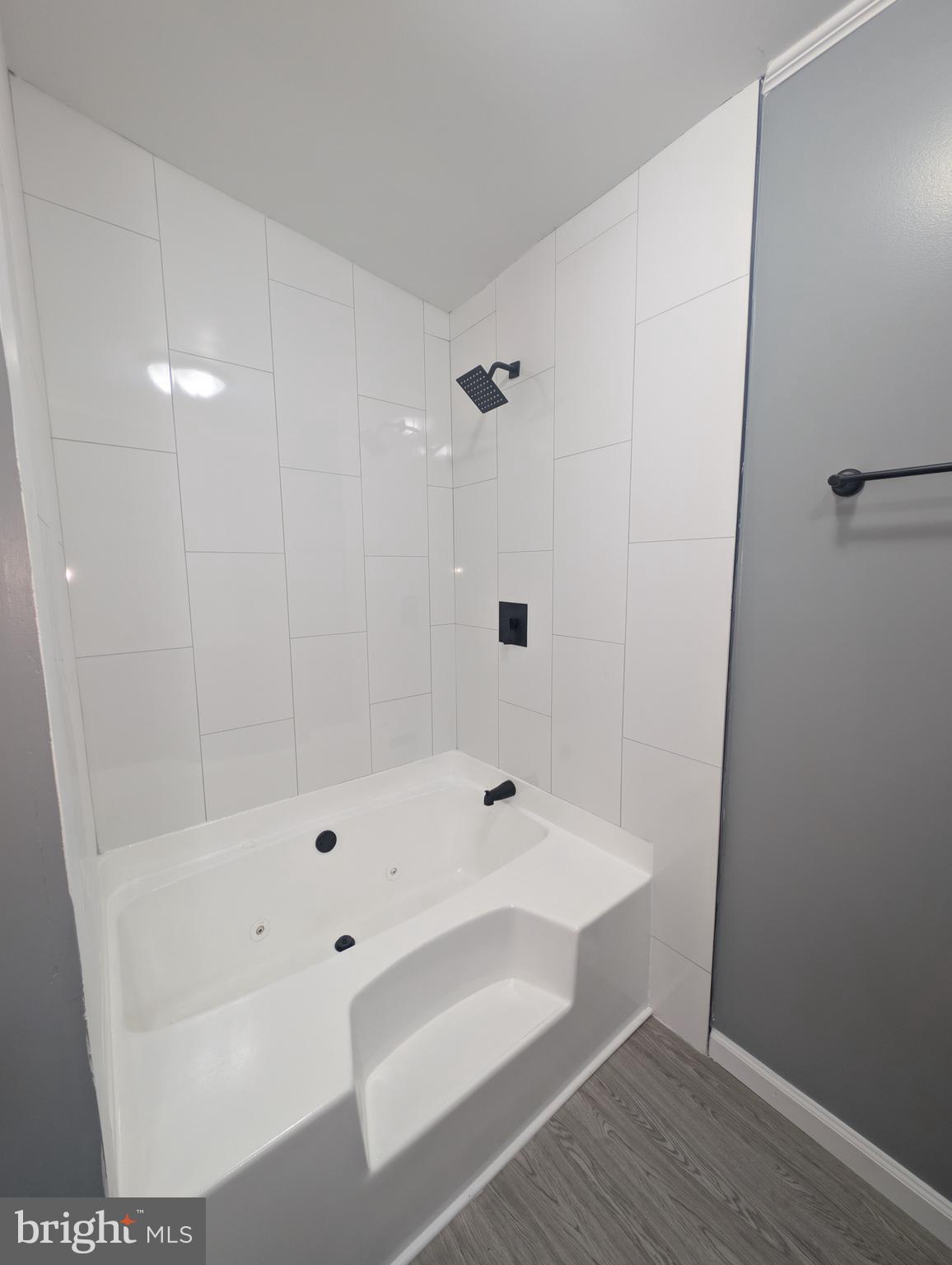 BUSH RIVER MANOR - Residential