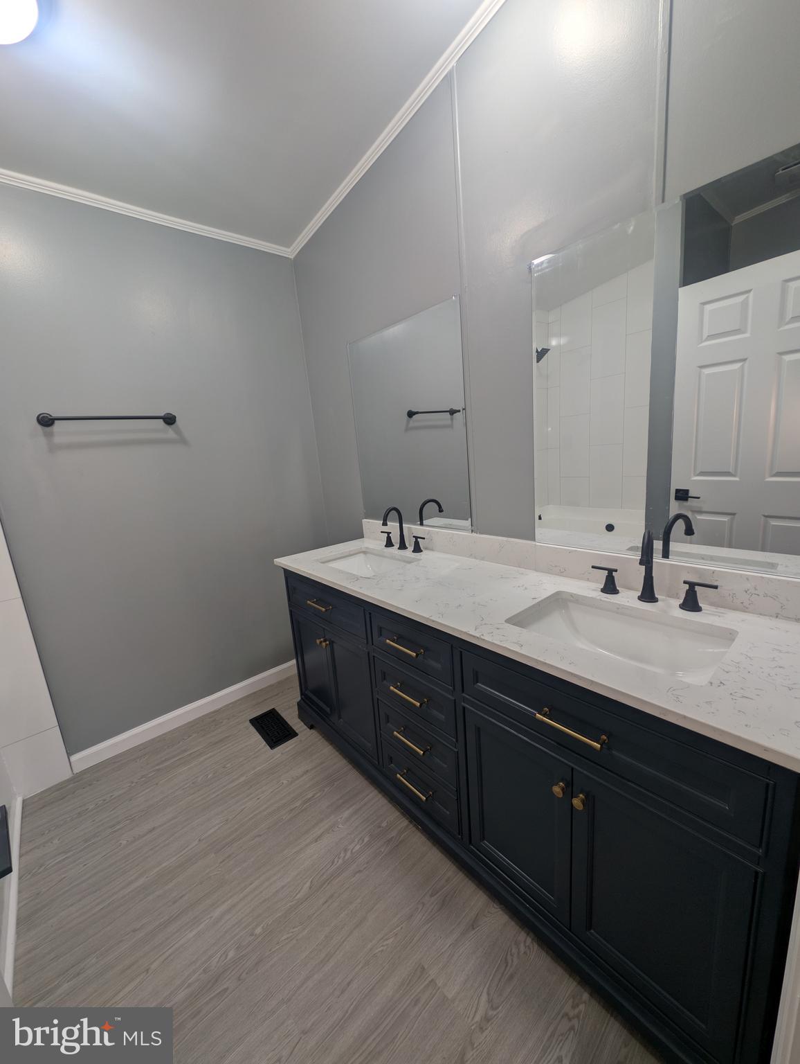 BUSH RIVER MANOR - Residential